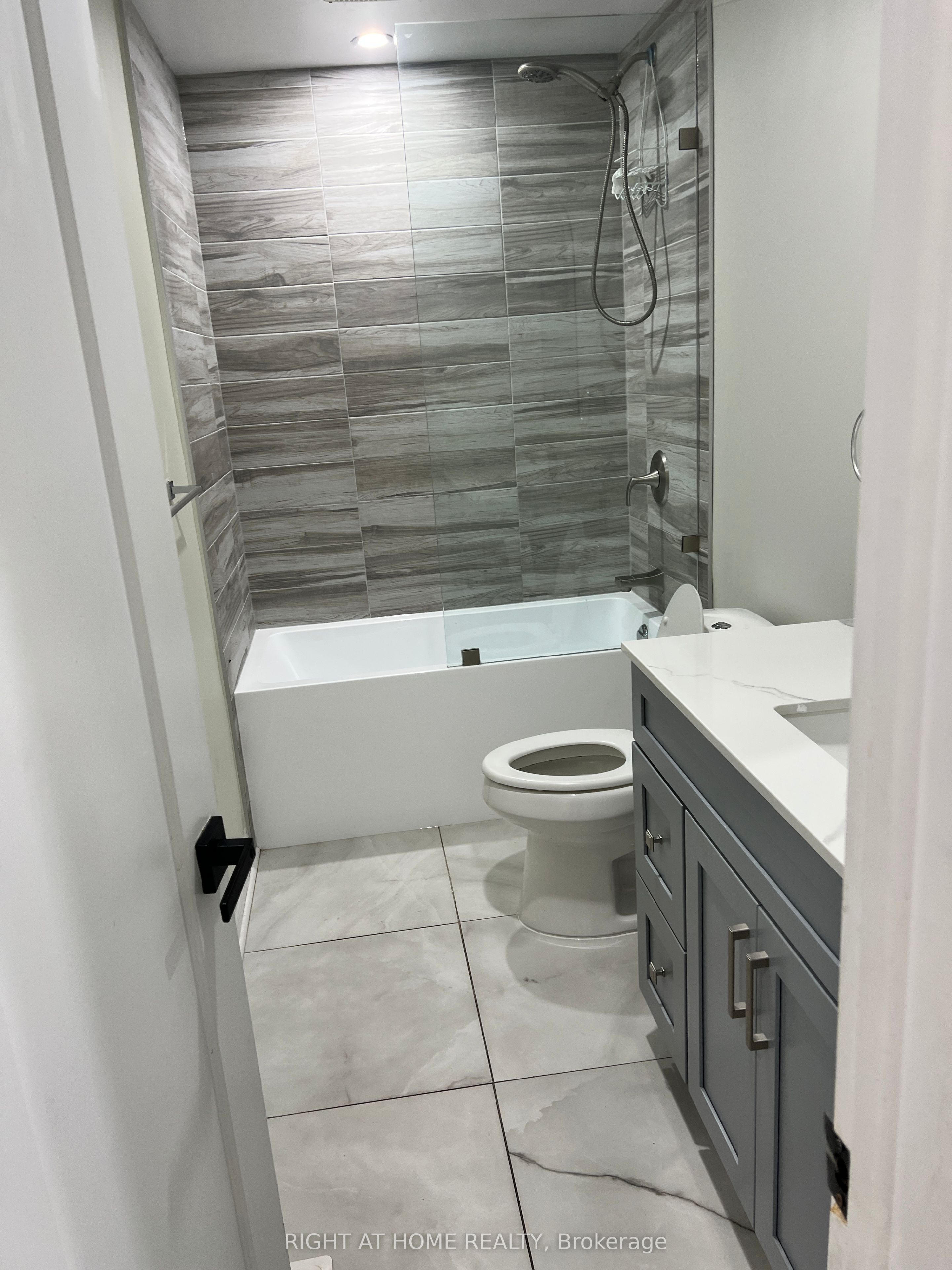 508 Stafford Drive Upper Property Photo 8