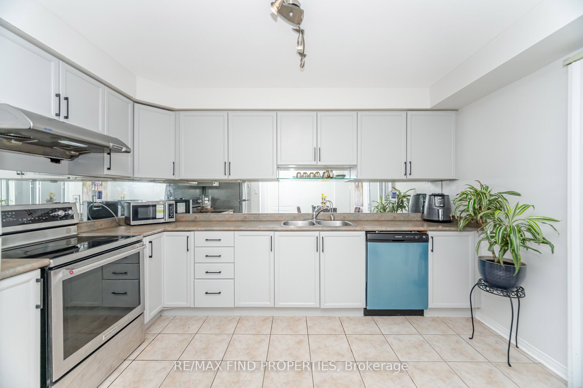 5903 Shelford Terrace Property Photo 18