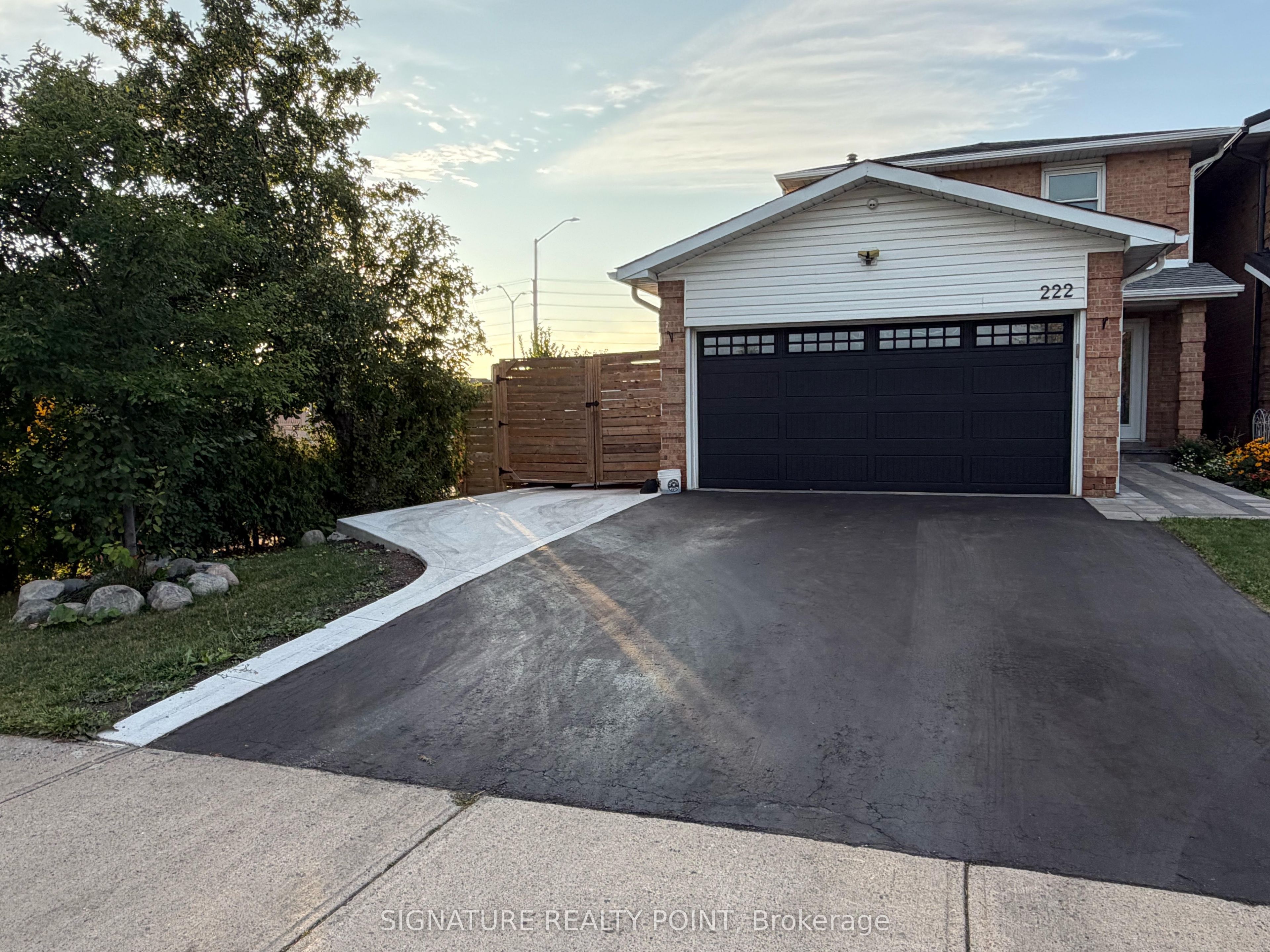 222 Simmons Boulevard Property Photo 1