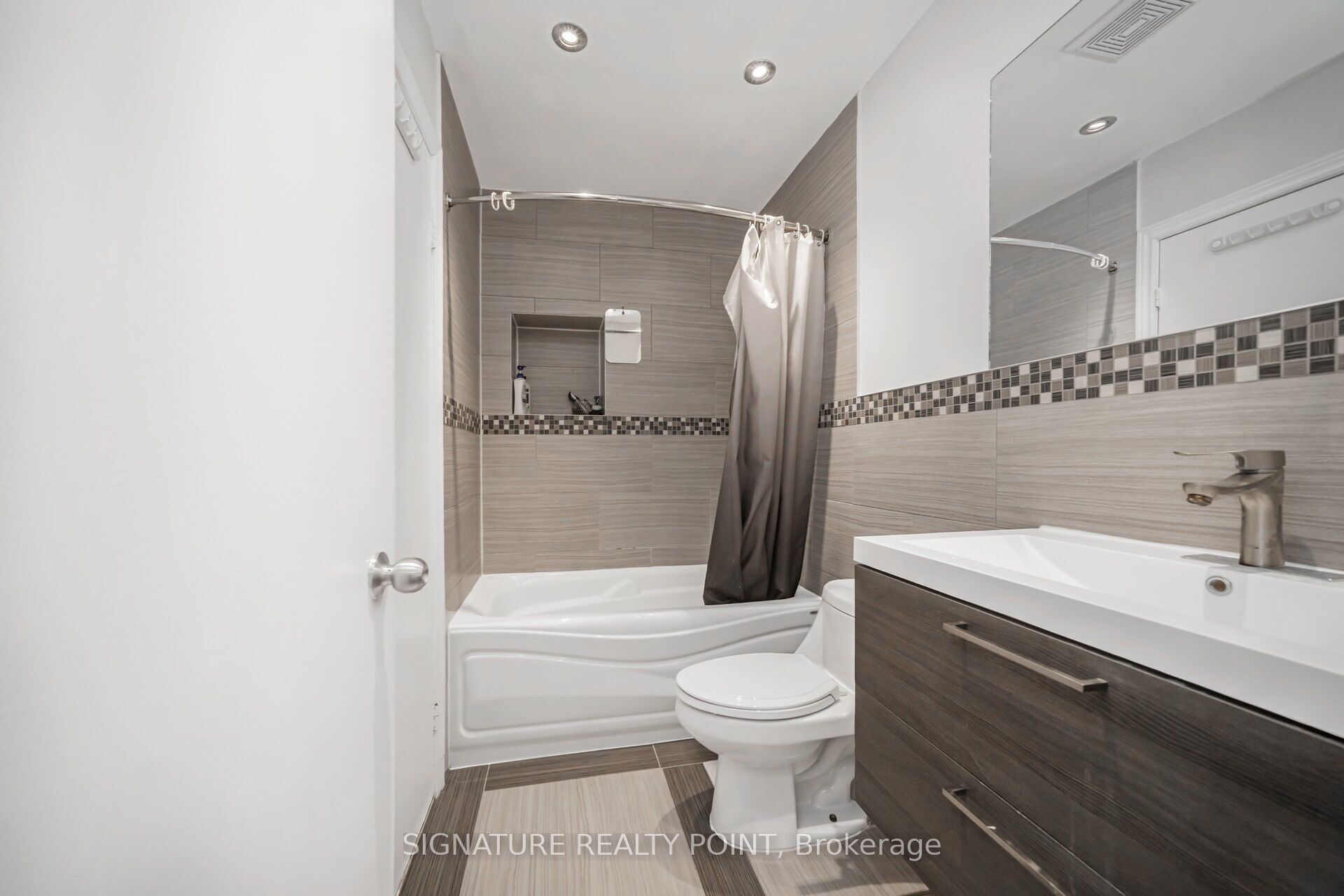 222 Simmons Boulevard Property Photo 28