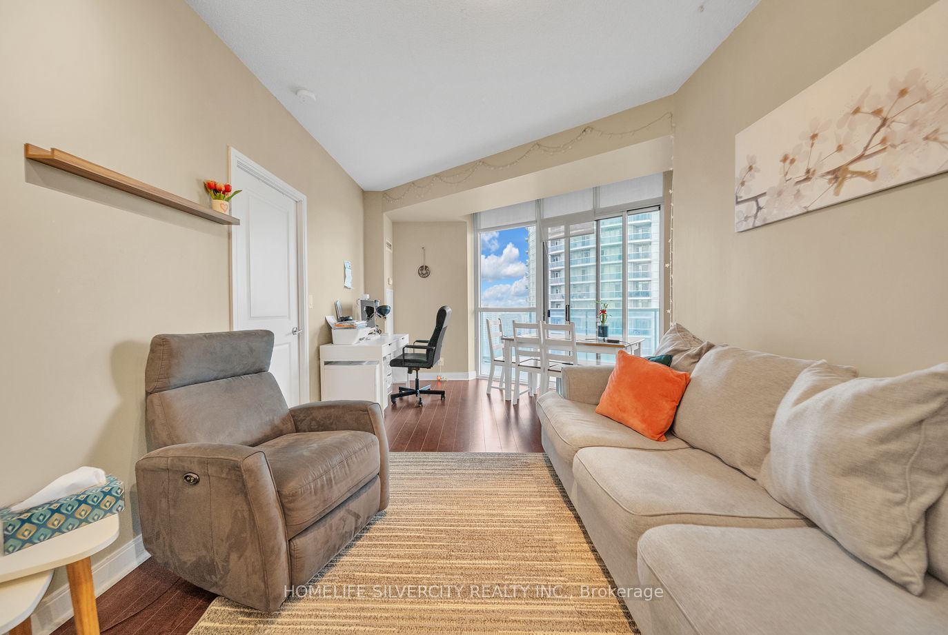 80 Absolute Avenue 2006 Property Photo 8