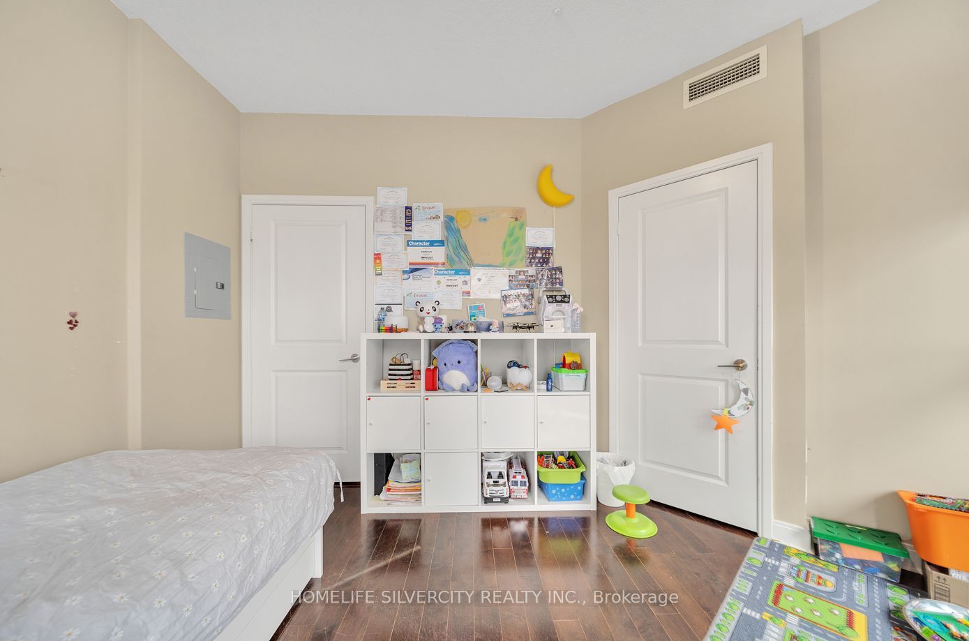 80 Absolute Avenue 2006 Property Photo 15