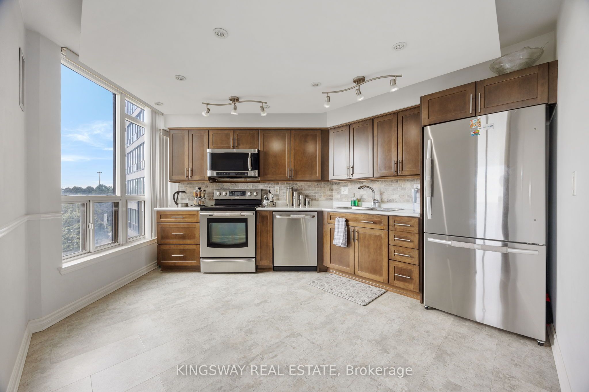 12 Laurelcrest Street 507 Property Photo 10