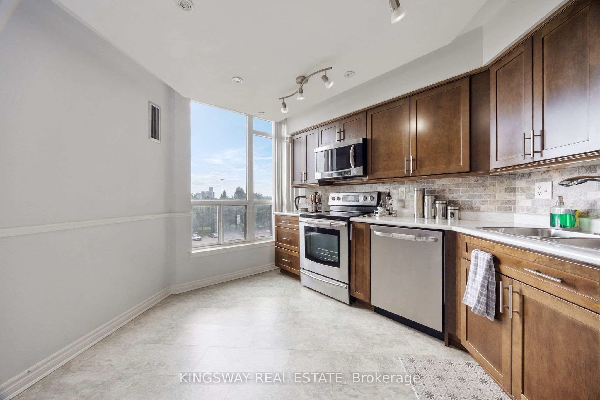 12 Laurelcrest Street 507 Property Photo 11