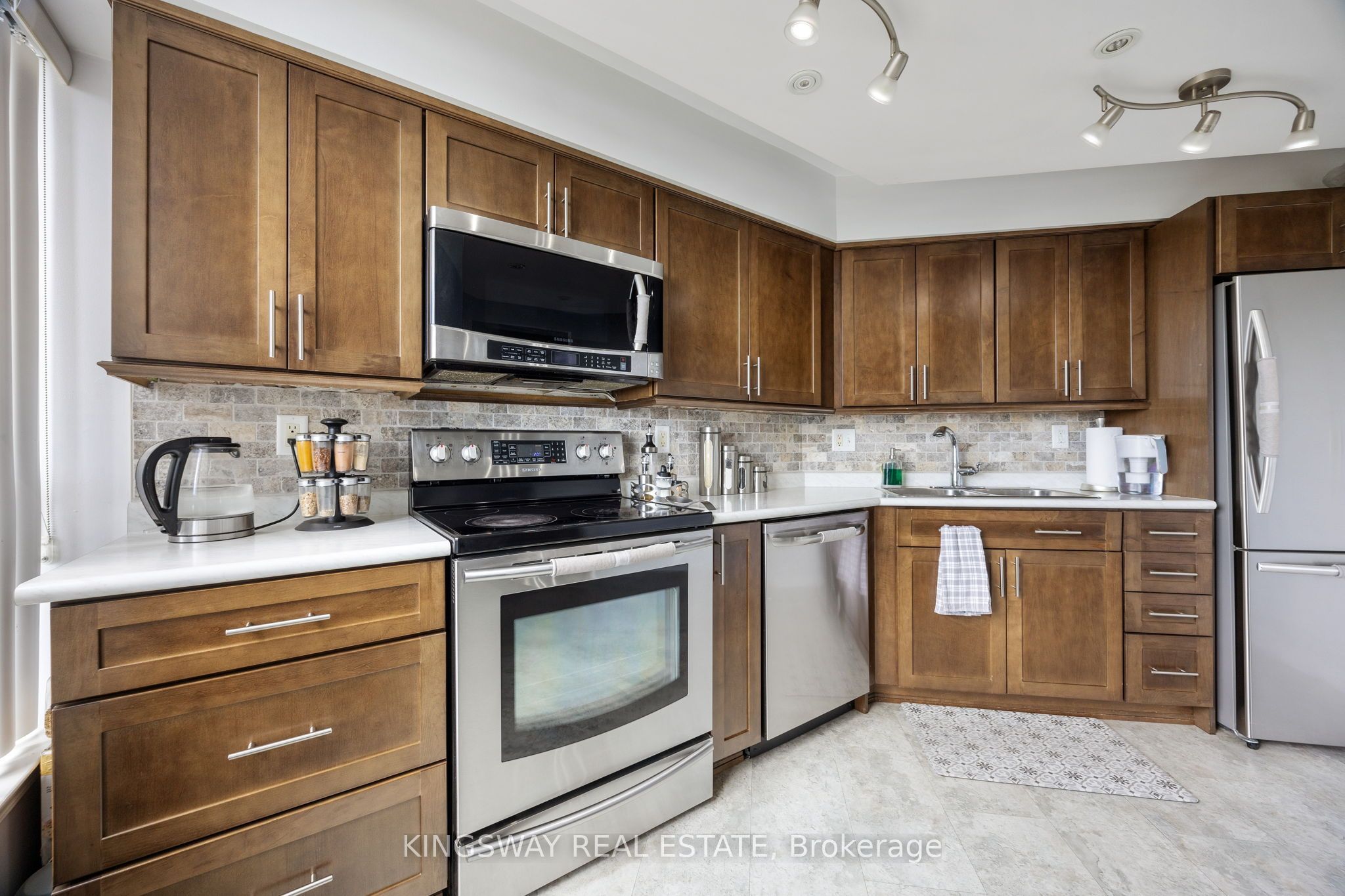 12 Laurelcrest Street 507 Property Photo 12