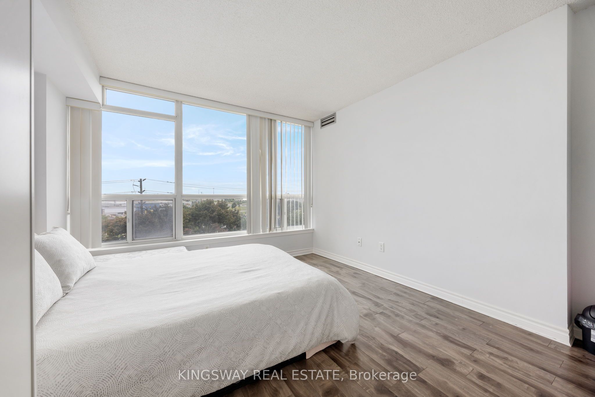 12 Laurelcrest Street 507 Property Photo 14