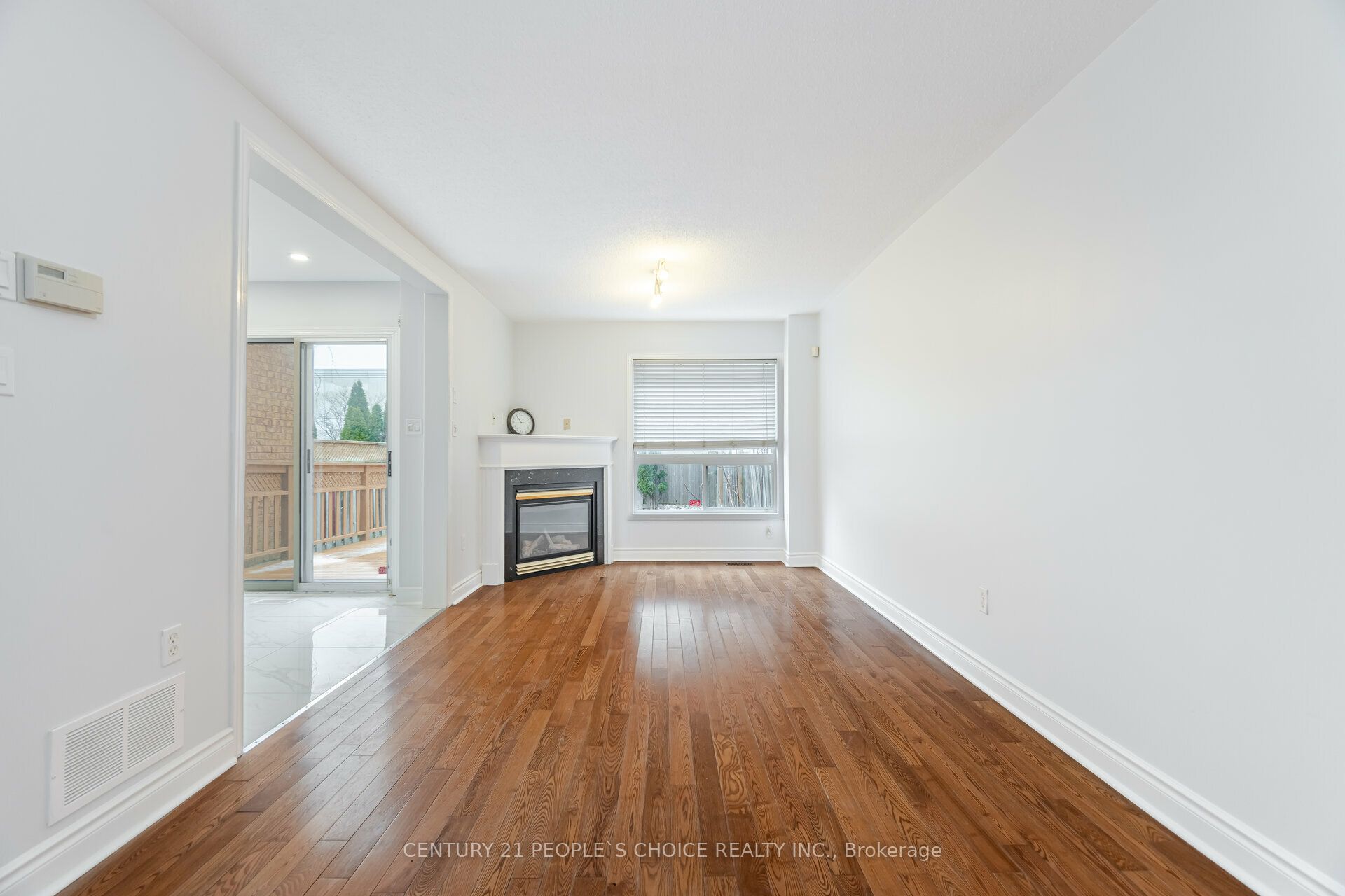 2340 Newcastle Crescent Property Photo 6