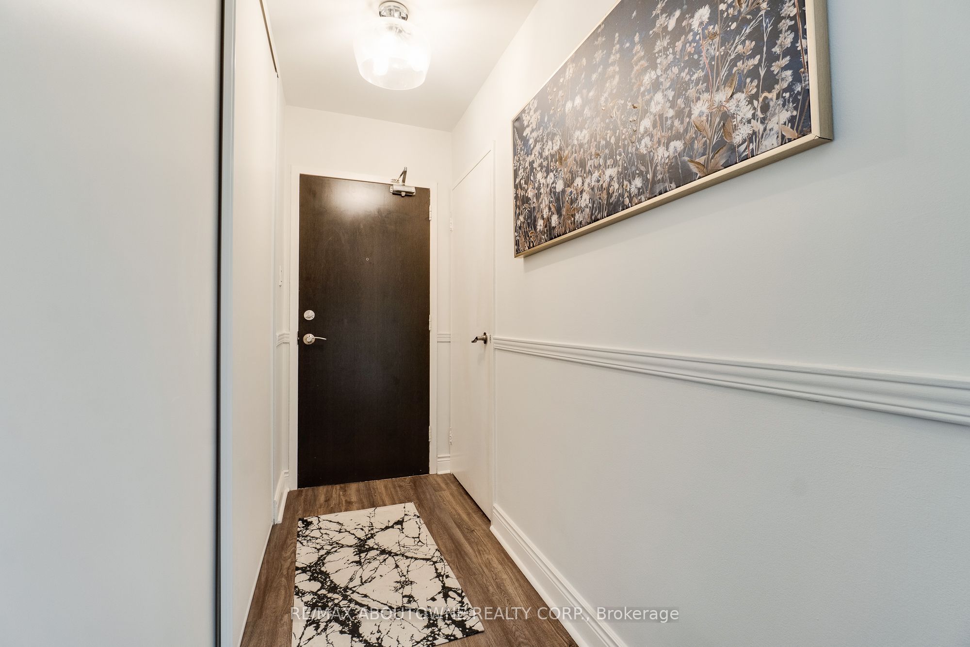 212 Kerr Street 507 Property Photo 4