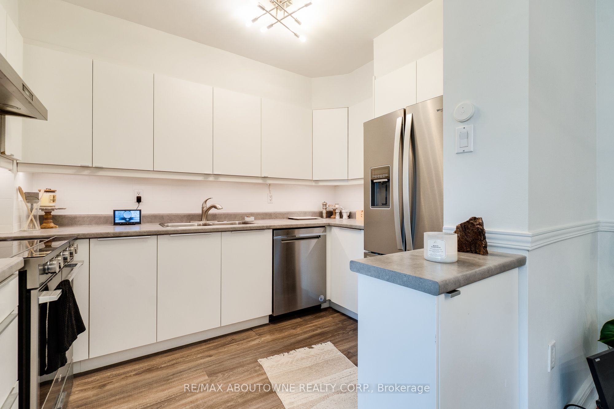 212 Kerr Street 507 Property Photo 17