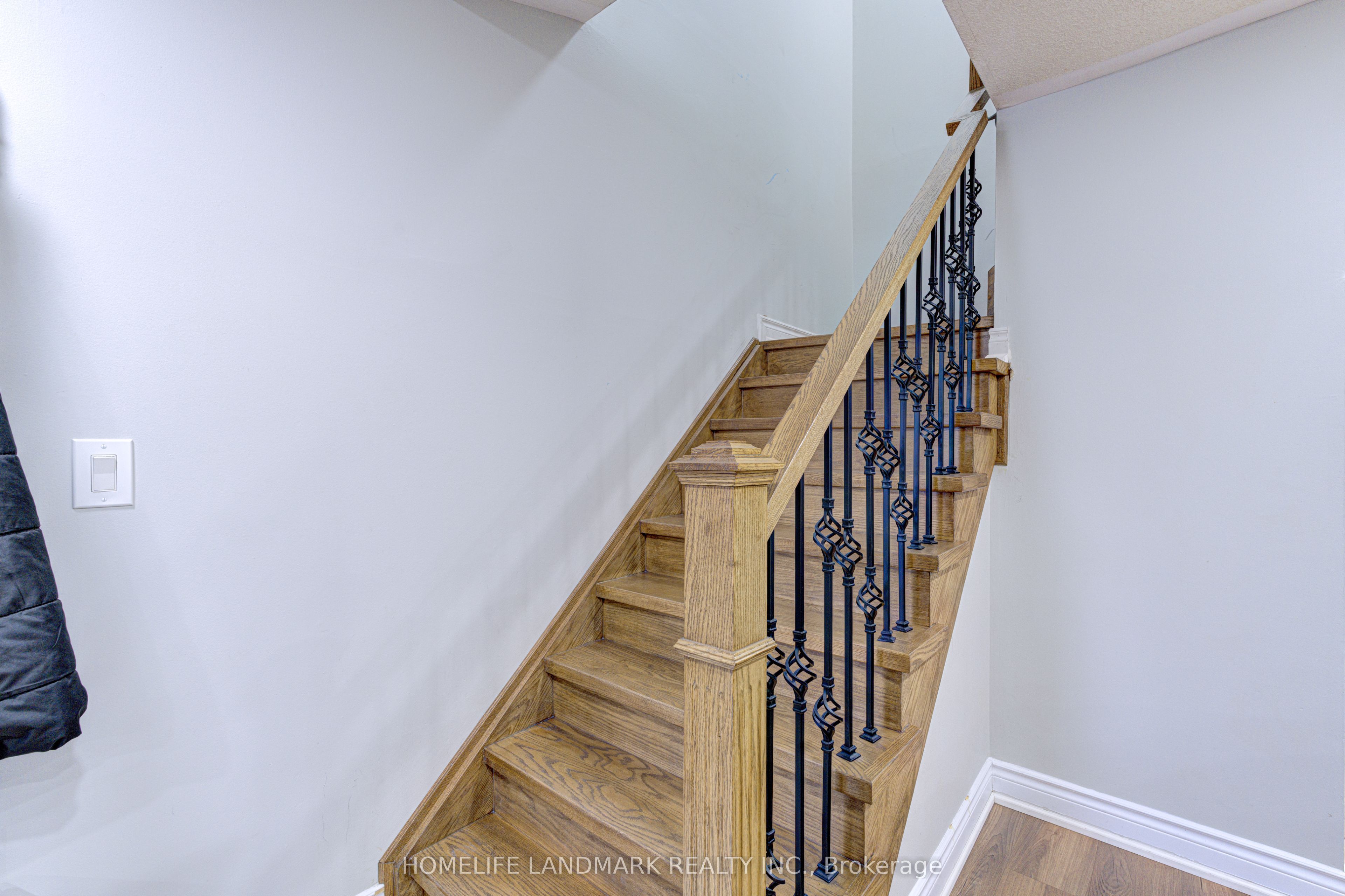 1192 Prestonwood Crescent Property Photo 12