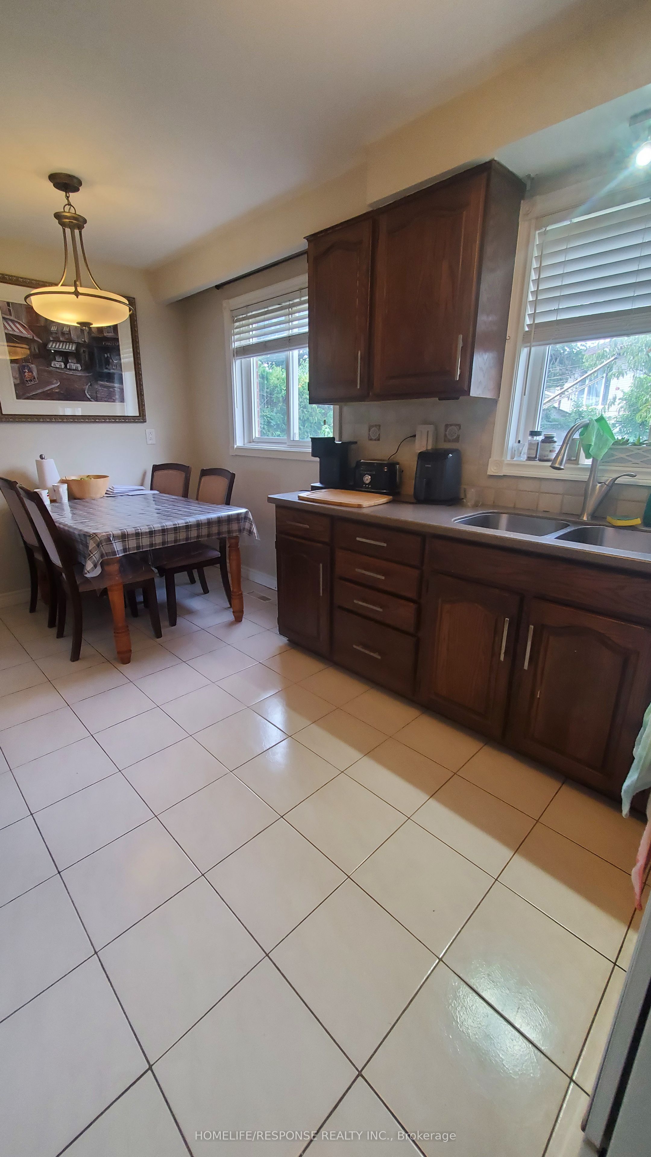 114 Ardwick Boulevard Property Photo 3