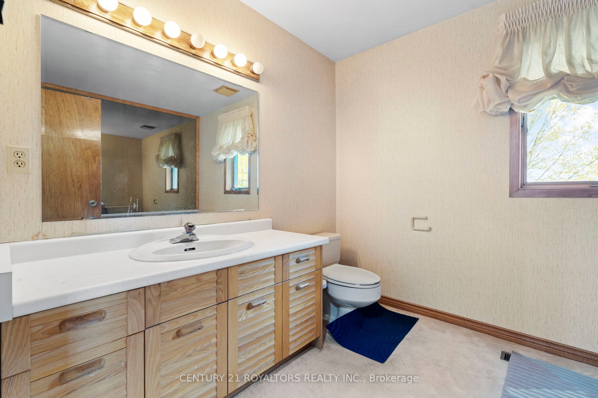 17940 Airport Road Property Photo 25