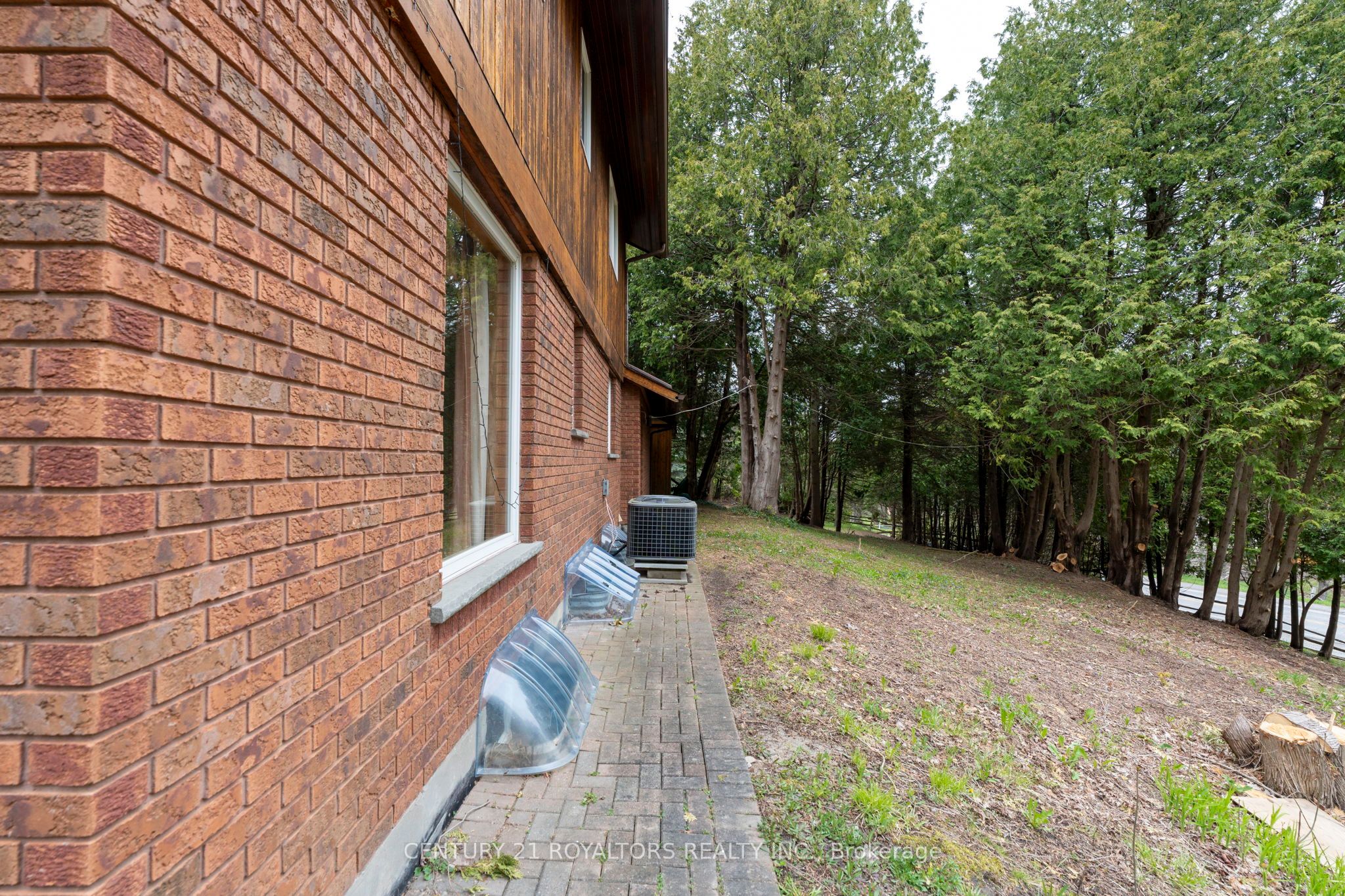 17940 Airport Road Property Photo 32