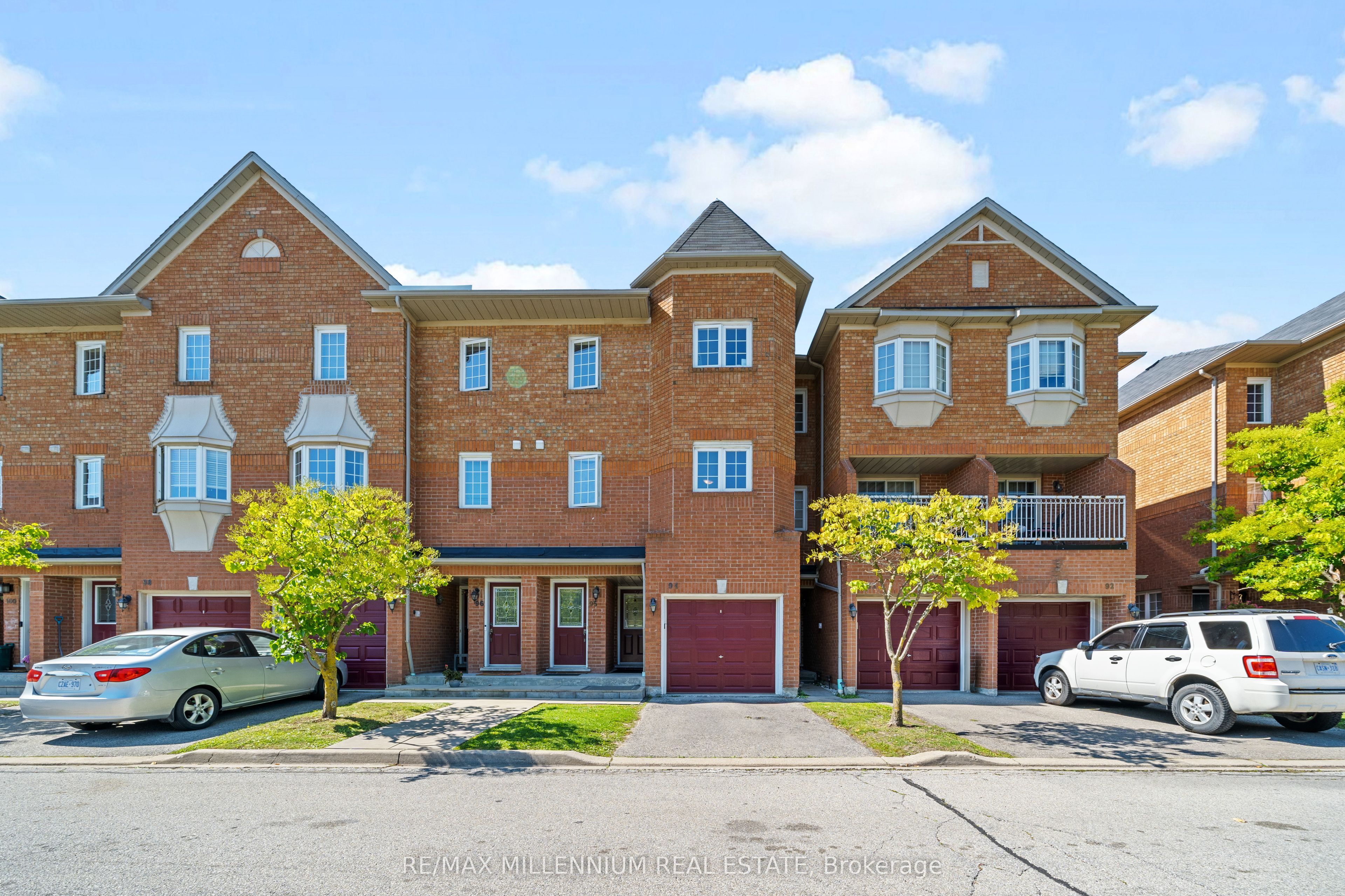 6950 Tenth Line W 94 Property Photo 1