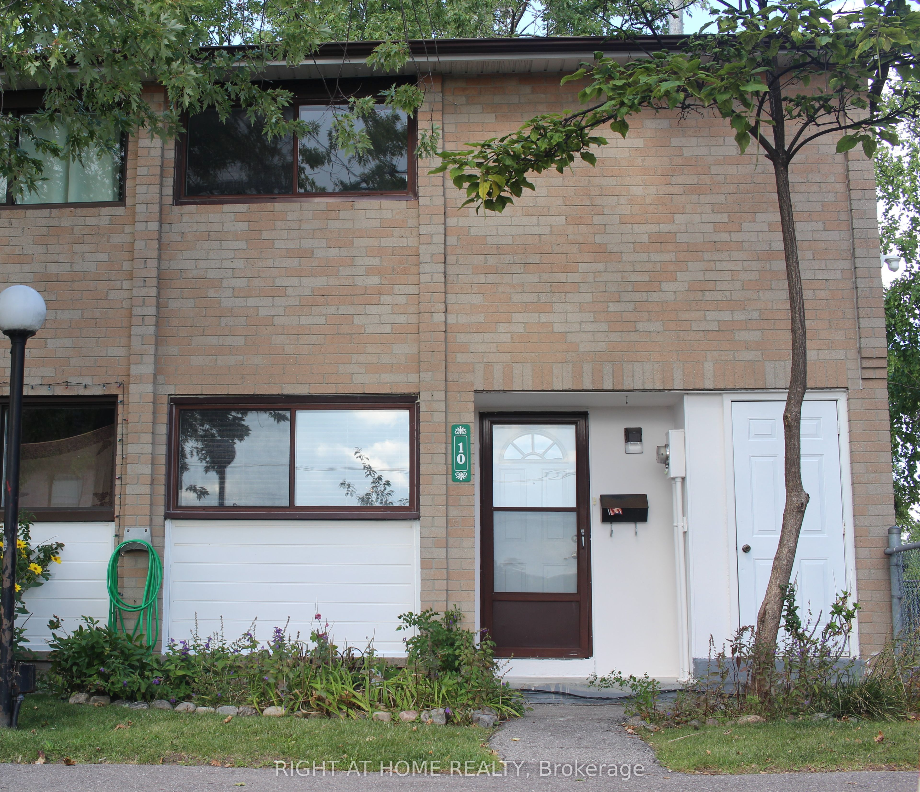 10 Fleetwood Crescent 10 Property Photo 1