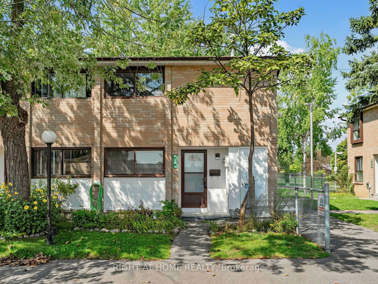 10 Fleetwood Crescent 10 Property Photo 3