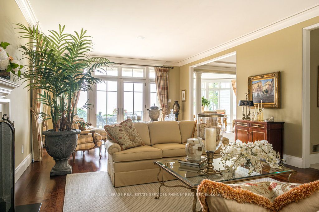 6 Ennisclare Drive W Property Photo 6