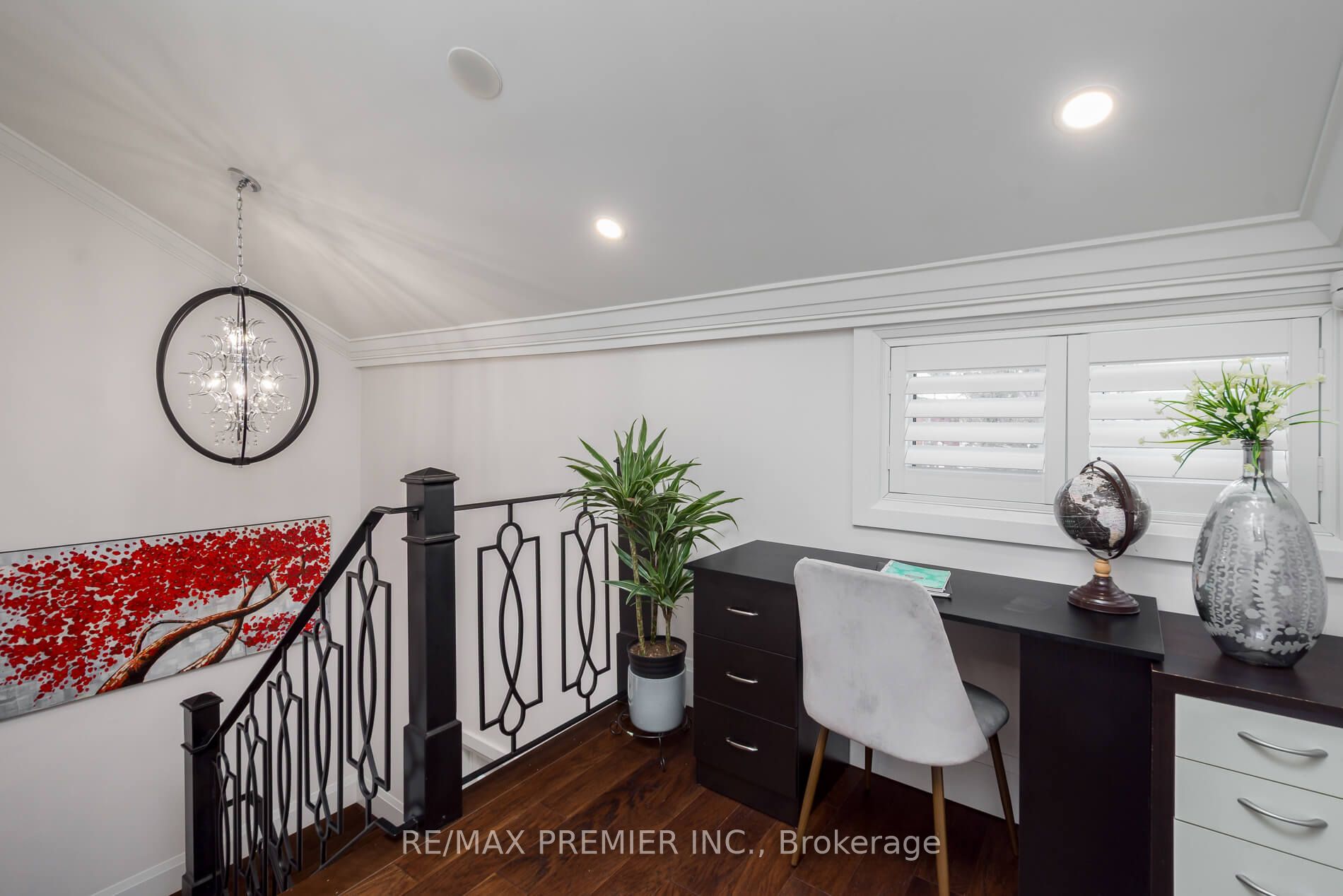21 Elizabeth Street N Property Photo 19