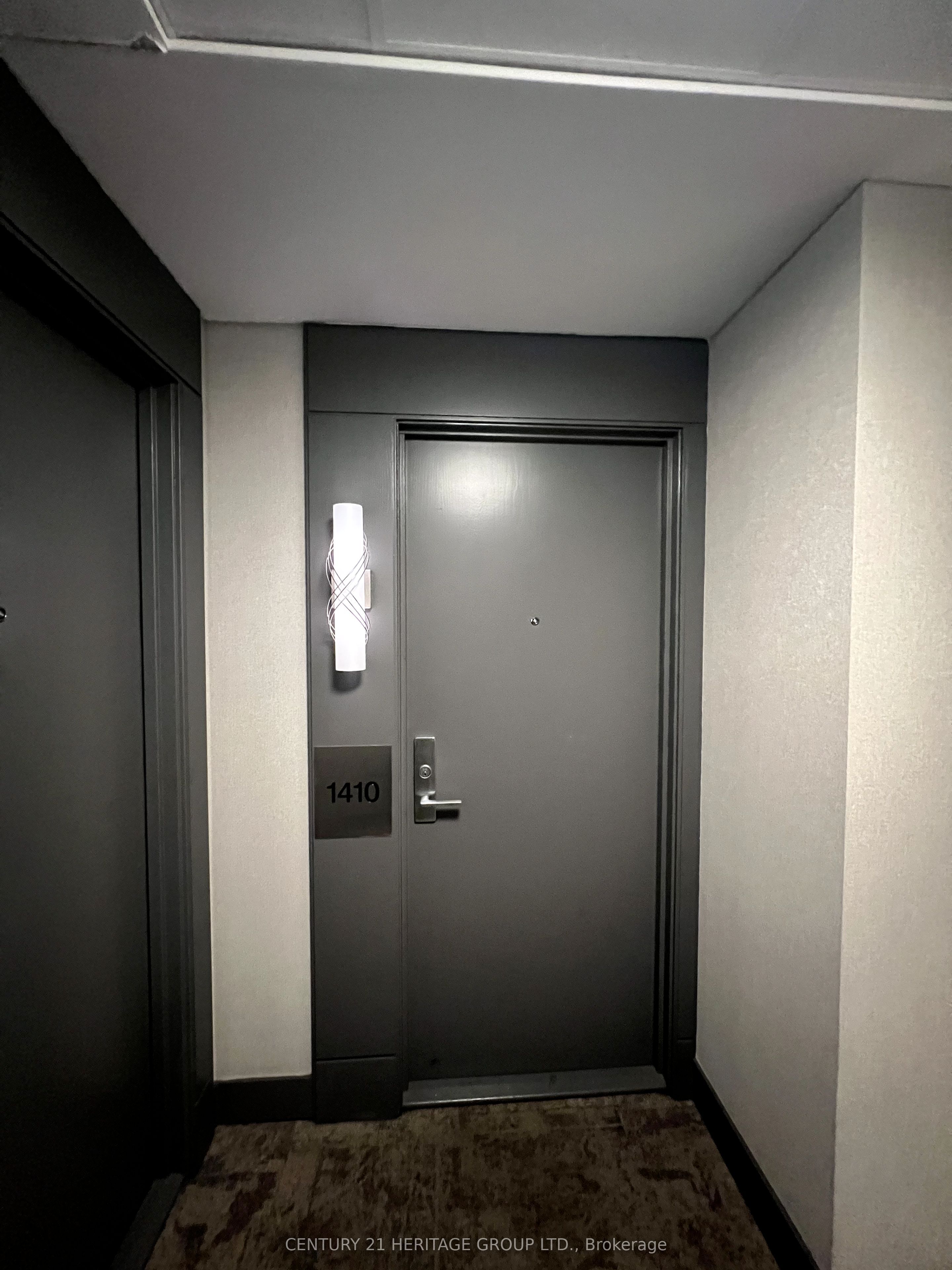 90 Absolute Avenue 1410 Property Photo 5