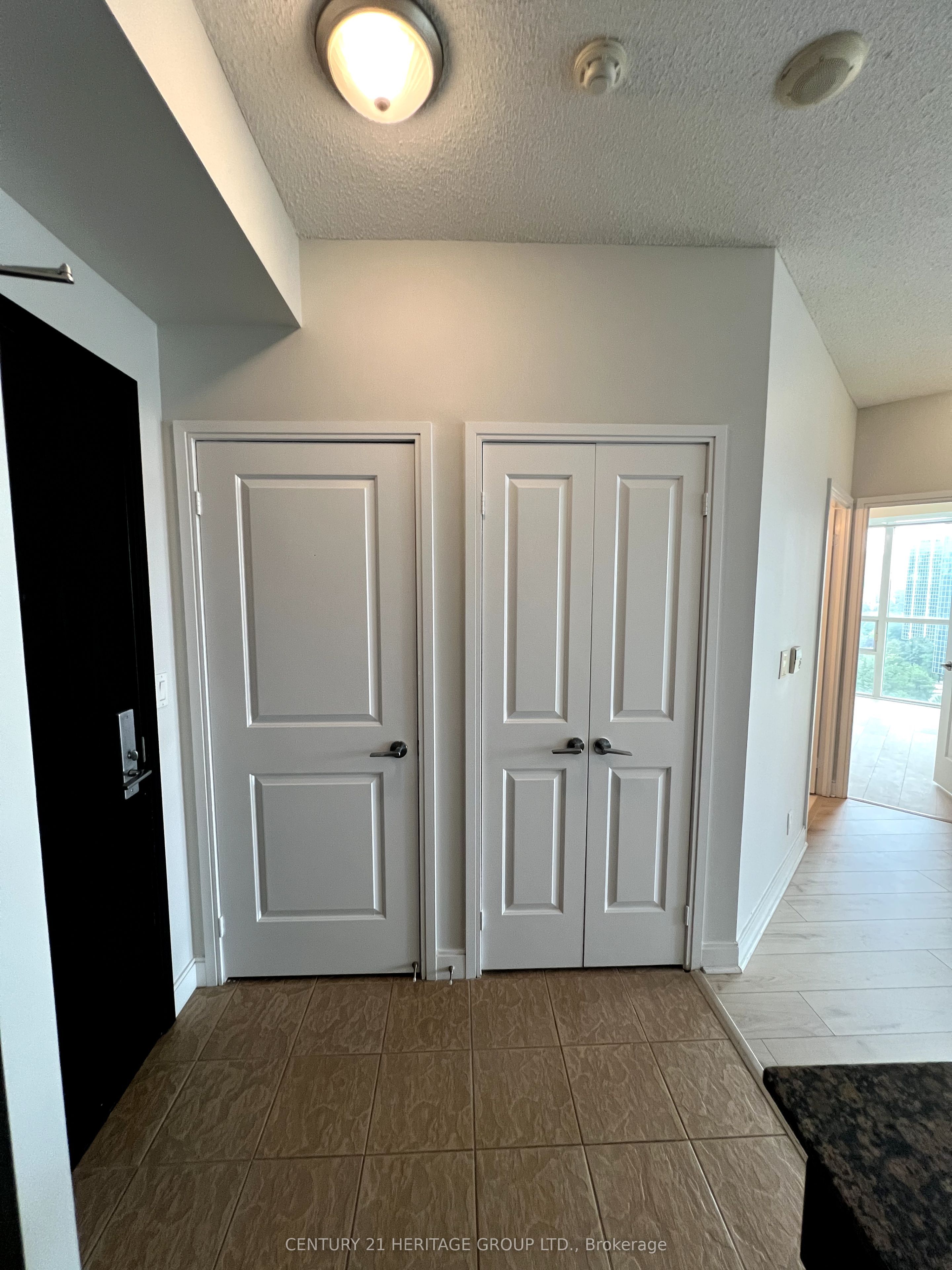 90 Absolute Avenue 1410 Property Photo 7