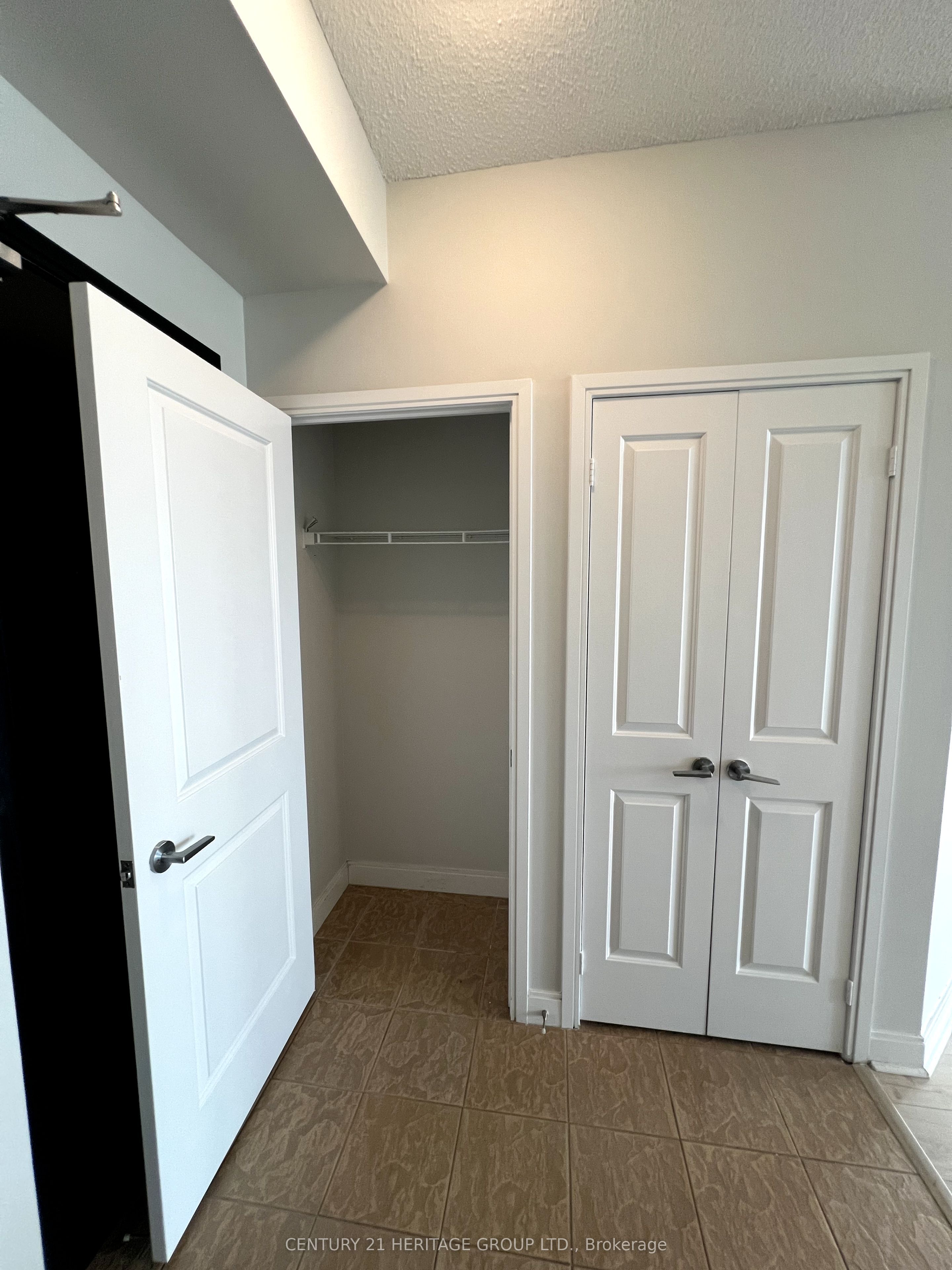 90 Absolute Avenue 1410 Property Photo 8