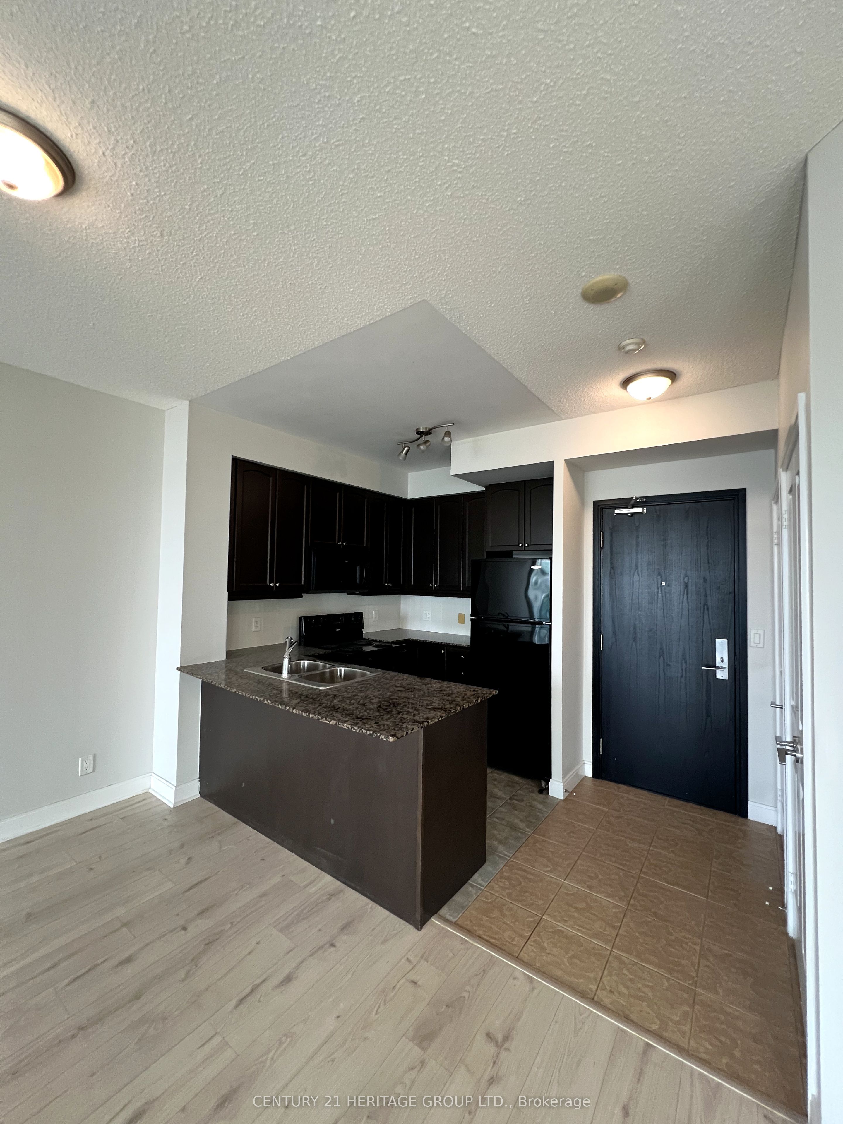 90 Absolute Avenue 1410 Property Photo 11