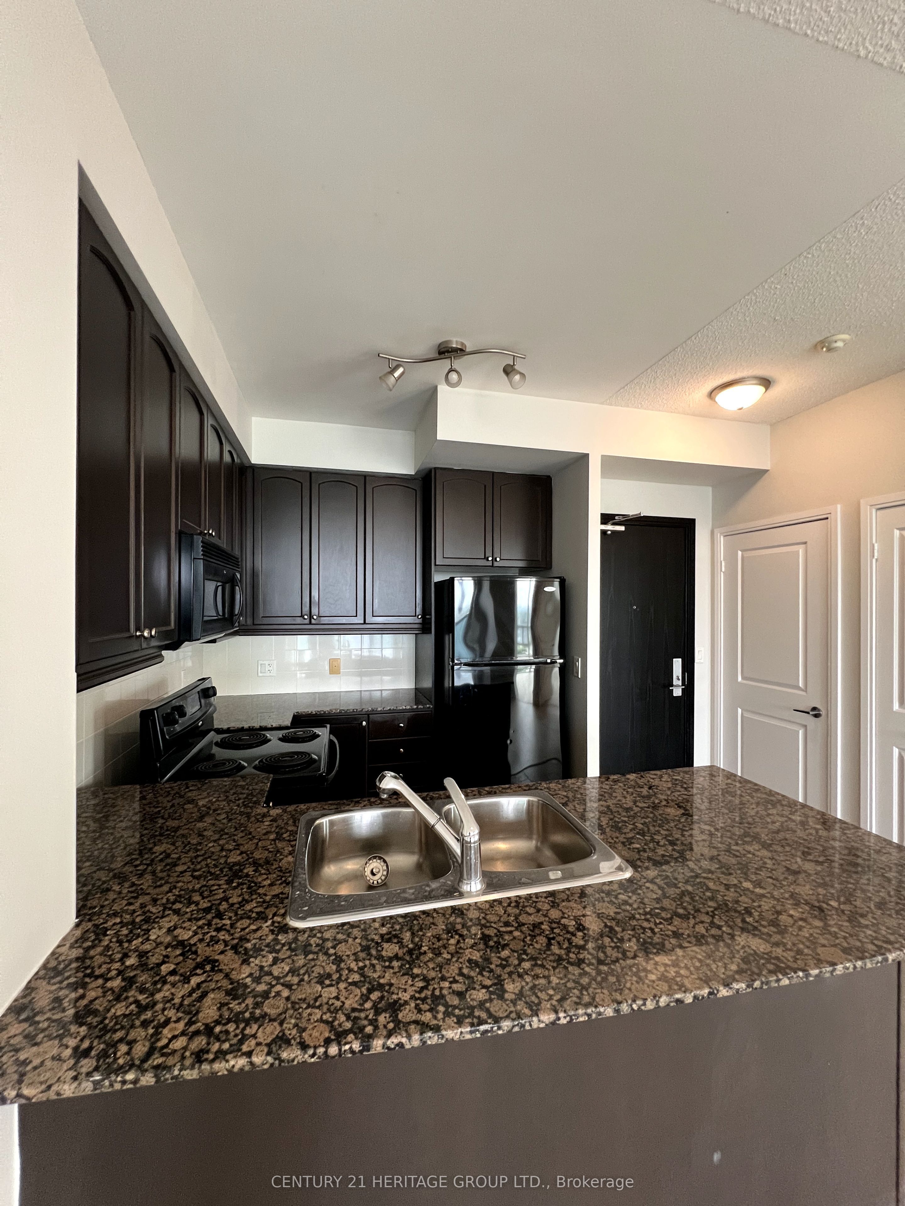 90 Absolute Avenue 1410 Property Photo 12