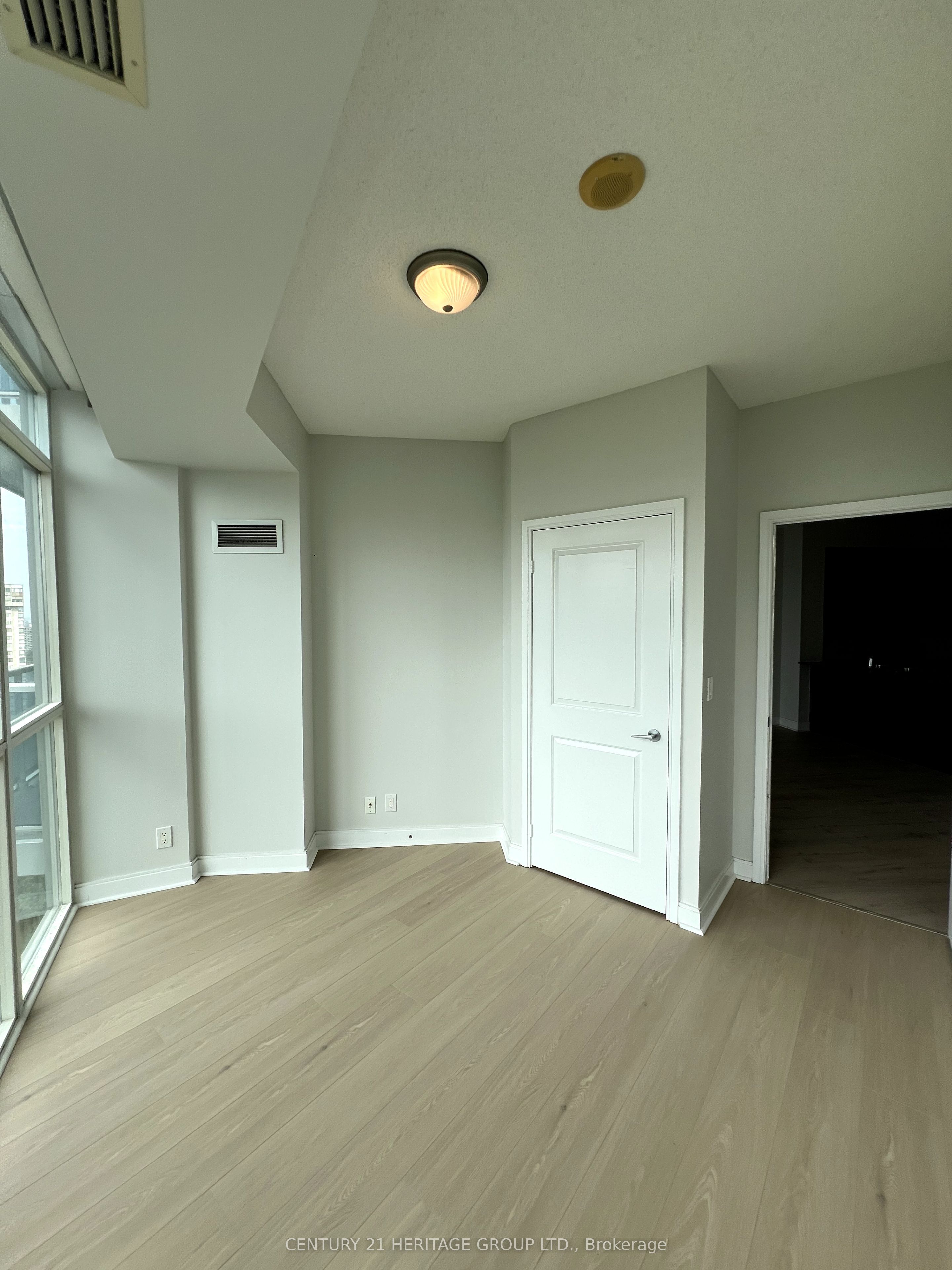 90 Absolute Avenue 1410 Property Photo 18