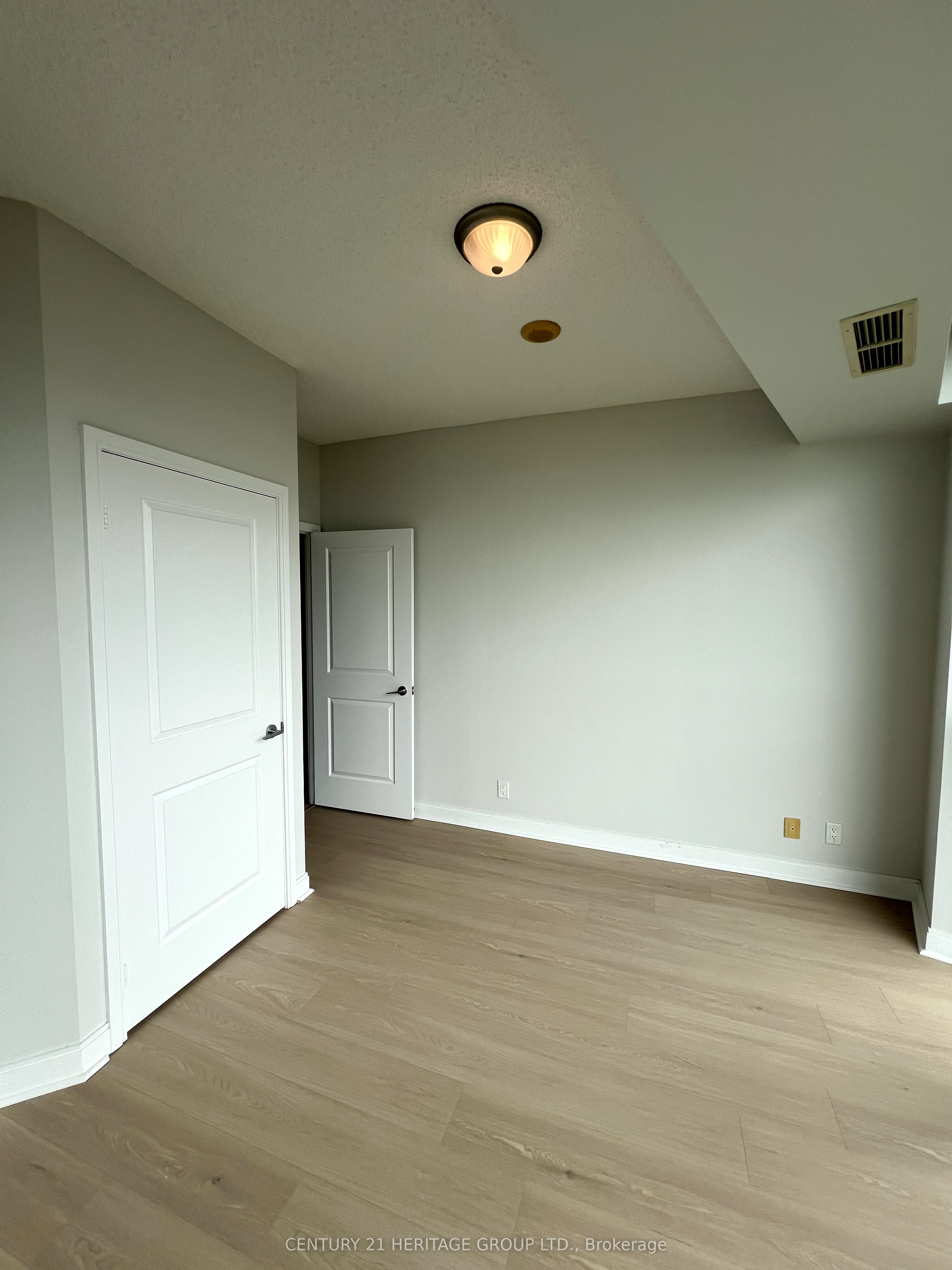 90 Absolute Avenue 1410 Property Photo 19
