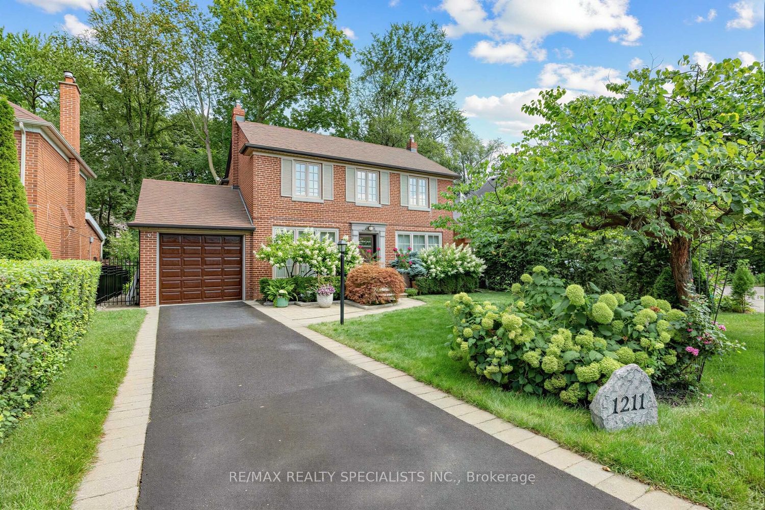 1211 Royal York Road Property Photo 3