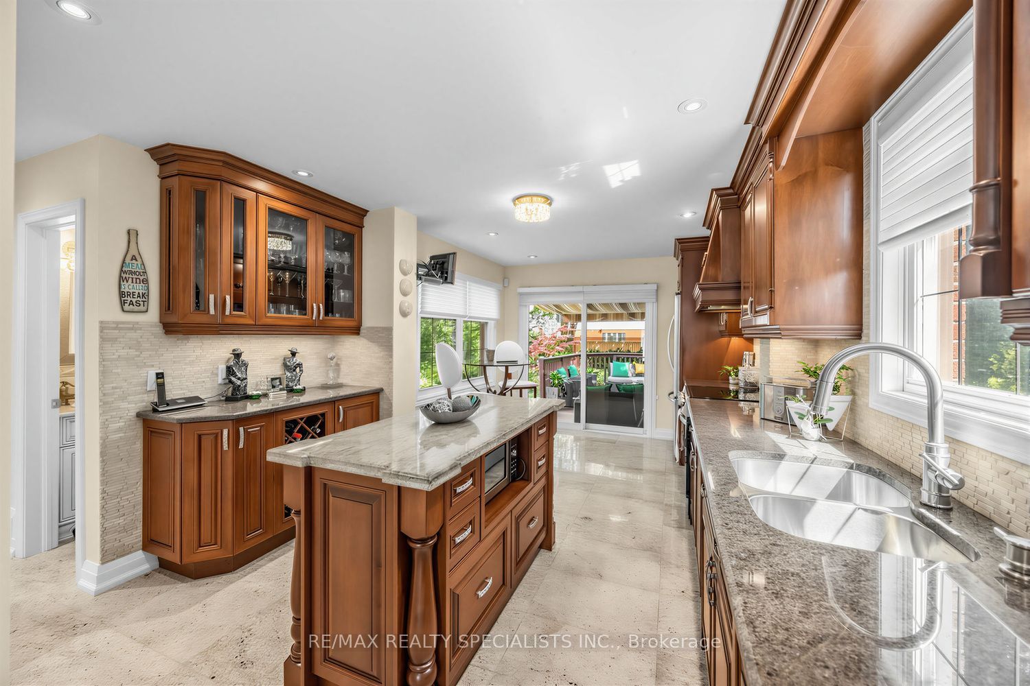 1211 Royal York Road Property Photo 11