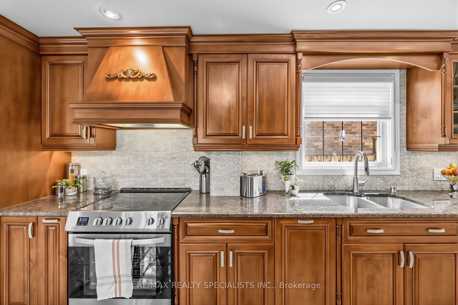 1211 Royal York Road Property Photo 14
