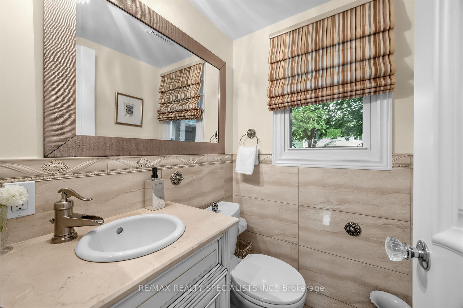 1211 Royal York Road Property Photo 16