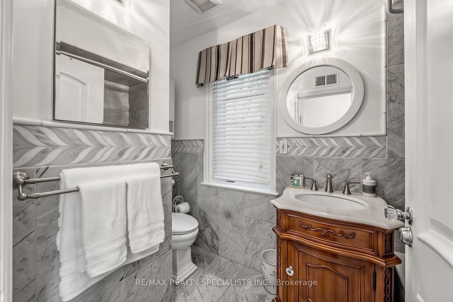1211 Royal York Road Property Photo 22