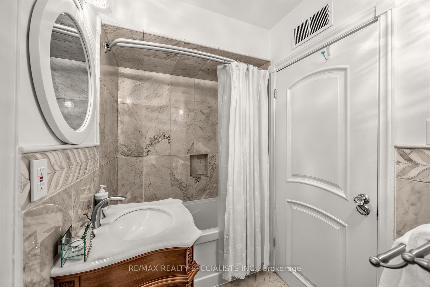 1211 Royal York Road Property Photo 23