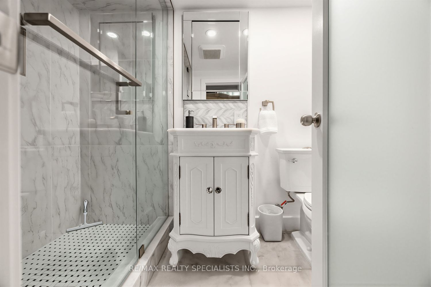 1211 Royal York Road Property Photo 27