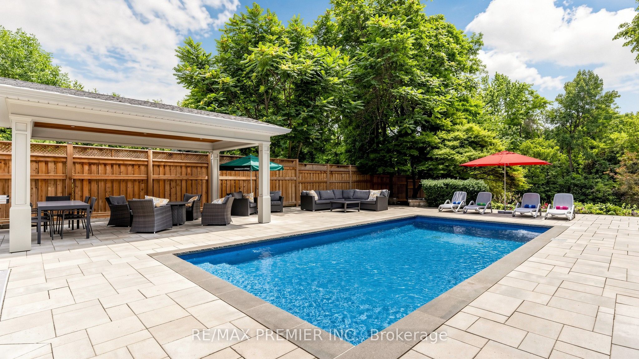 2064 Dickson Road Property Photo 4