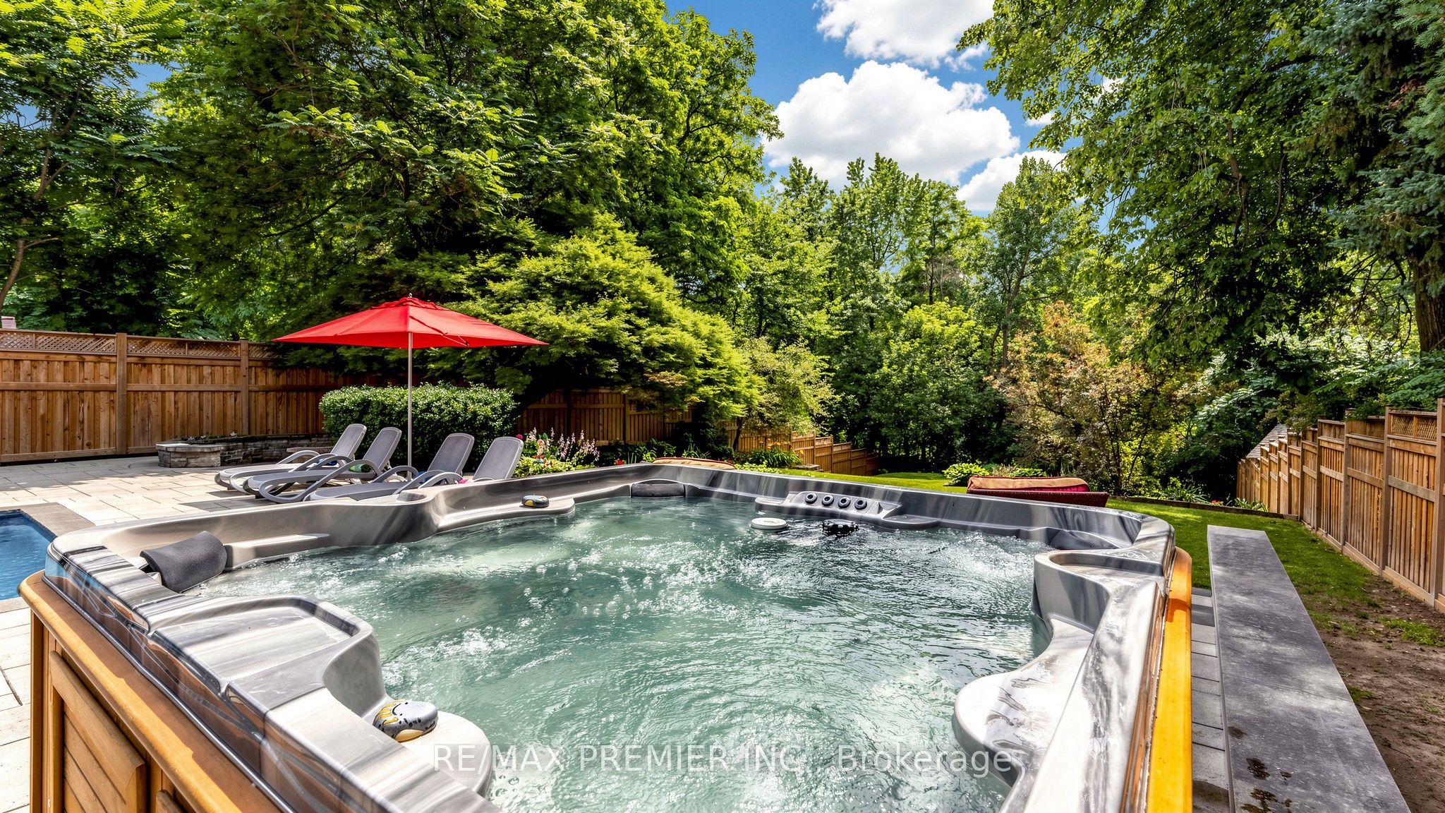 2064 Dickson Road Property Photo 5