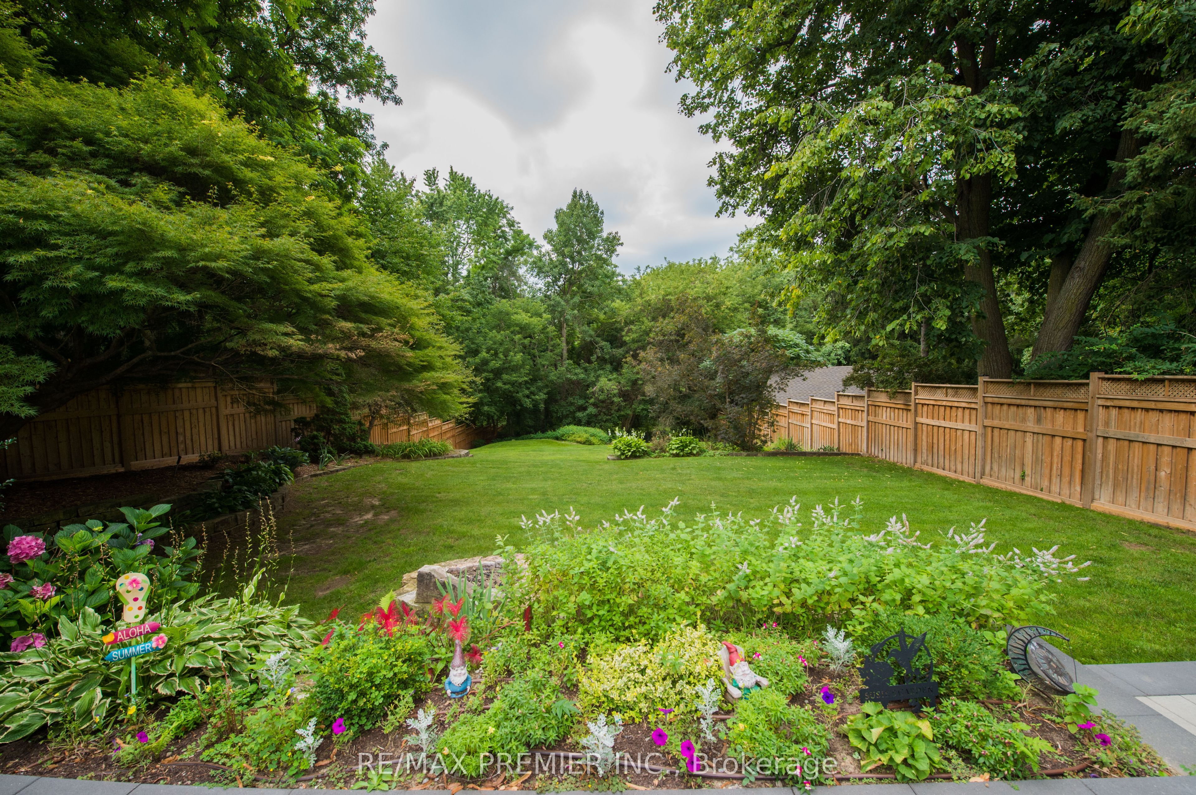 2064 Dickson Road Property Photo 10