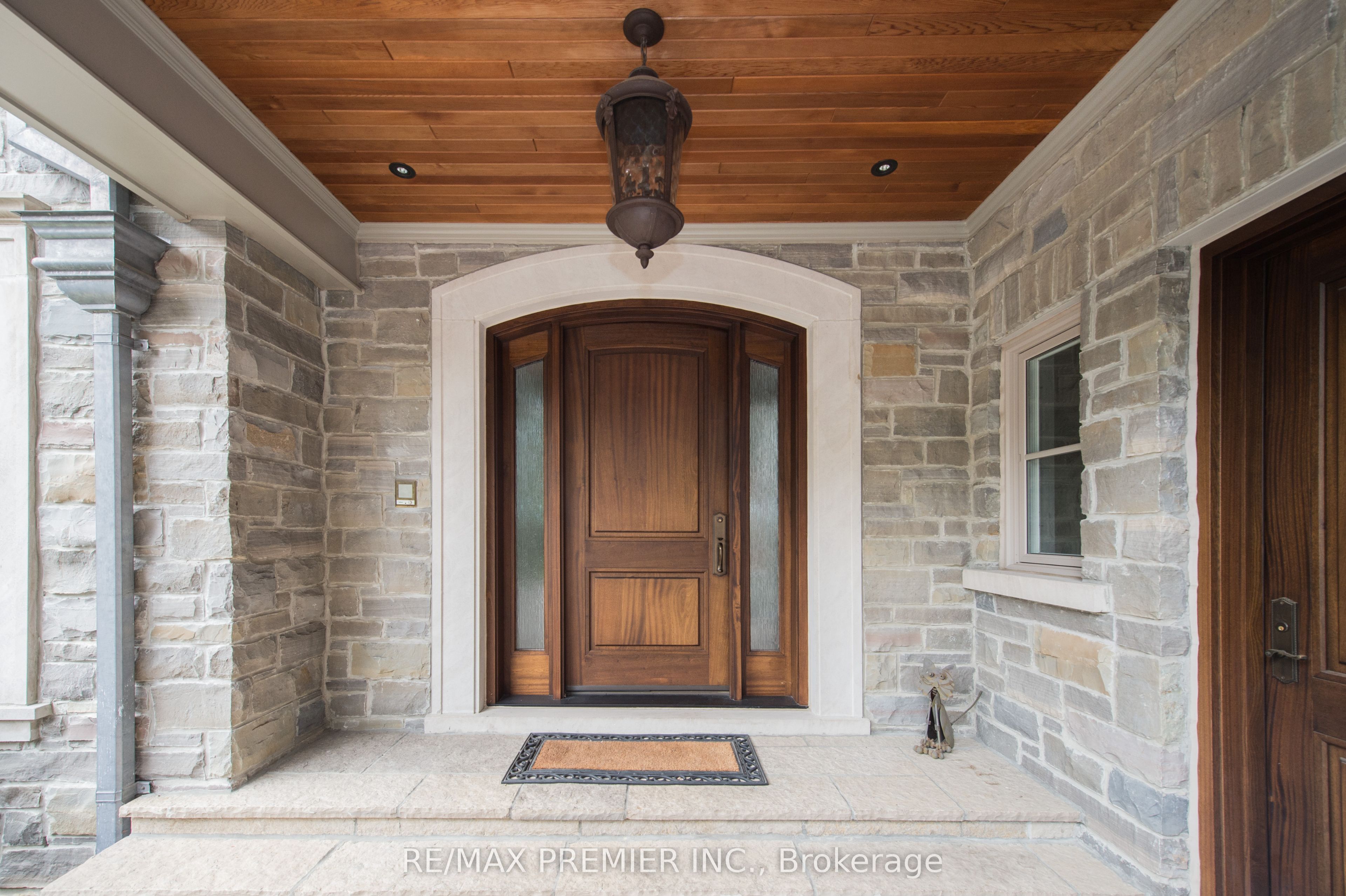 2064 Dickson Road Property Photo 11