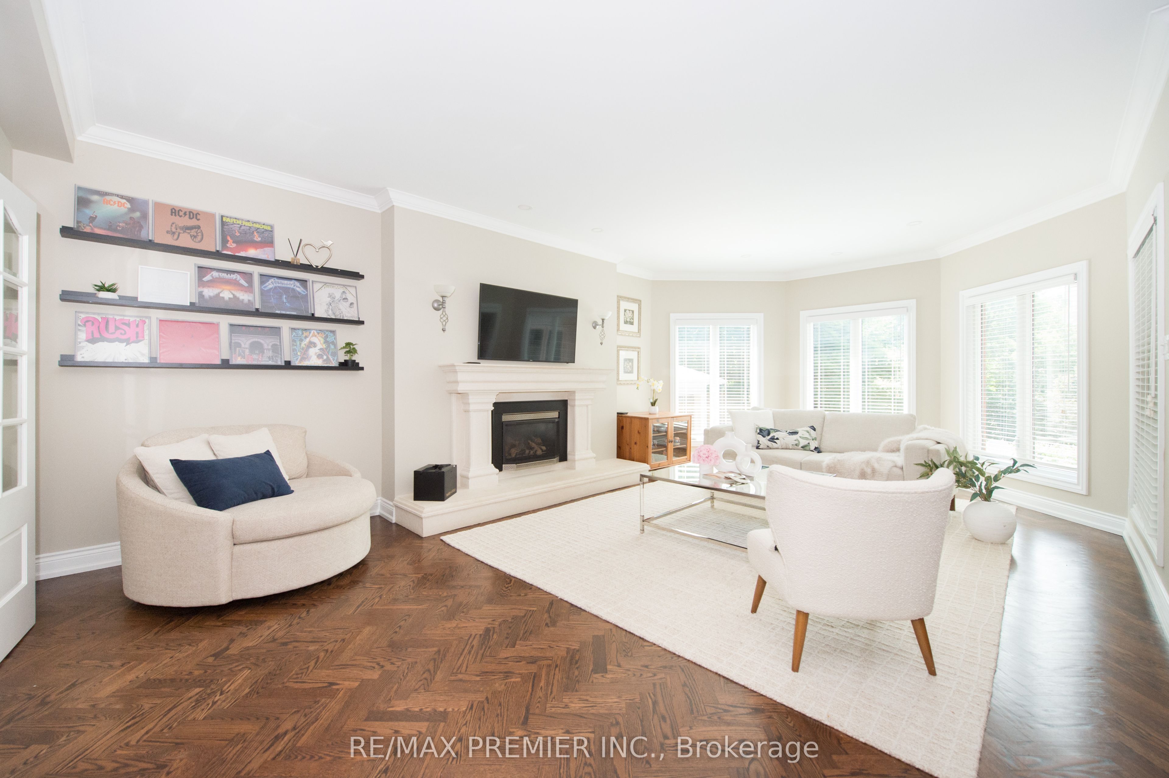 2064 Dickson Road Property Photo 18