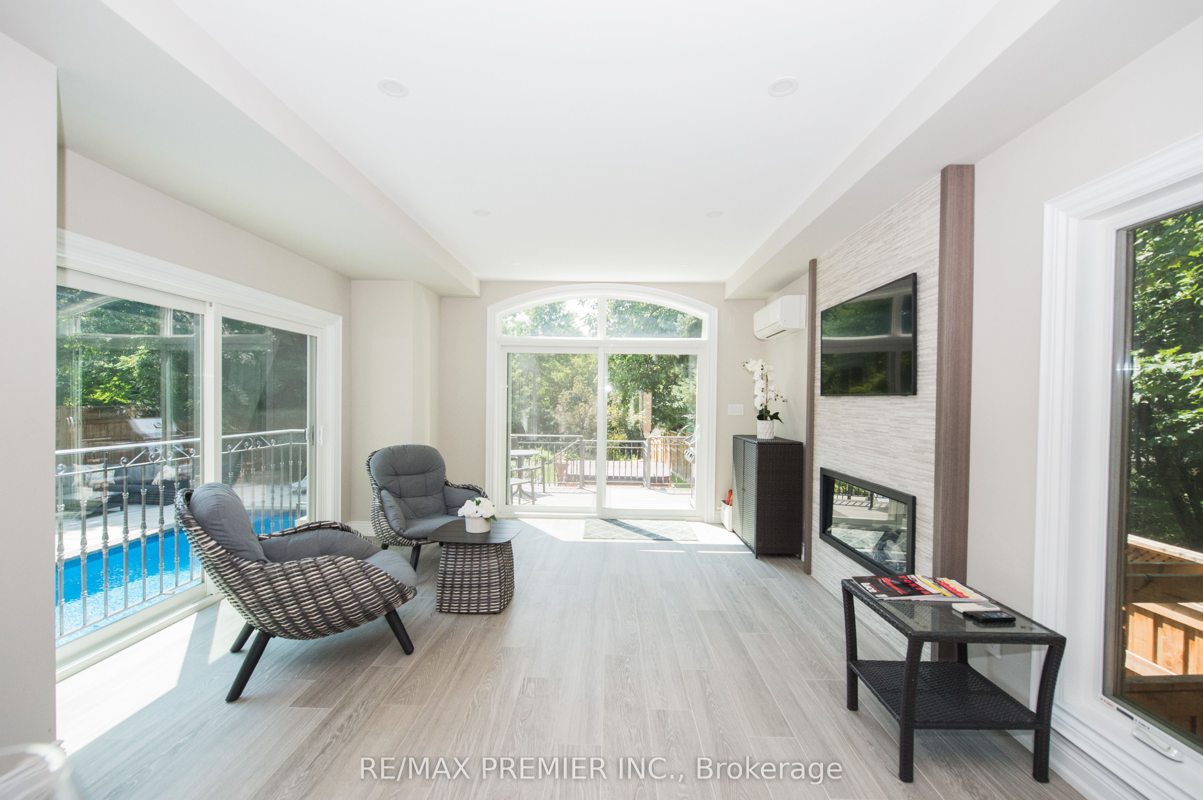 2064 Dickson Road Property Photo 29