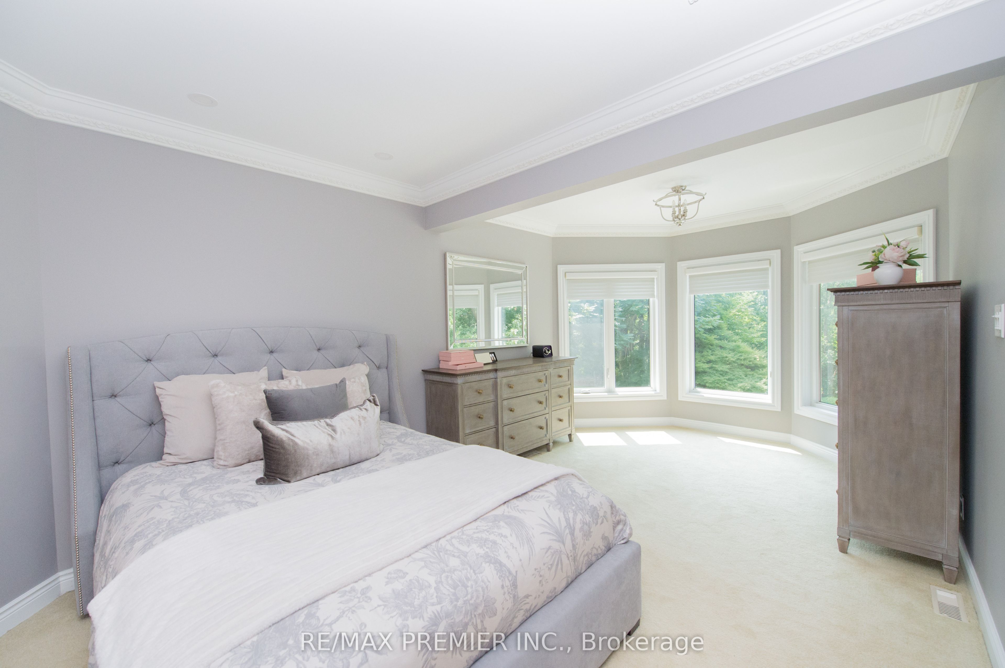 2064 Dickson Road Property Photo 32