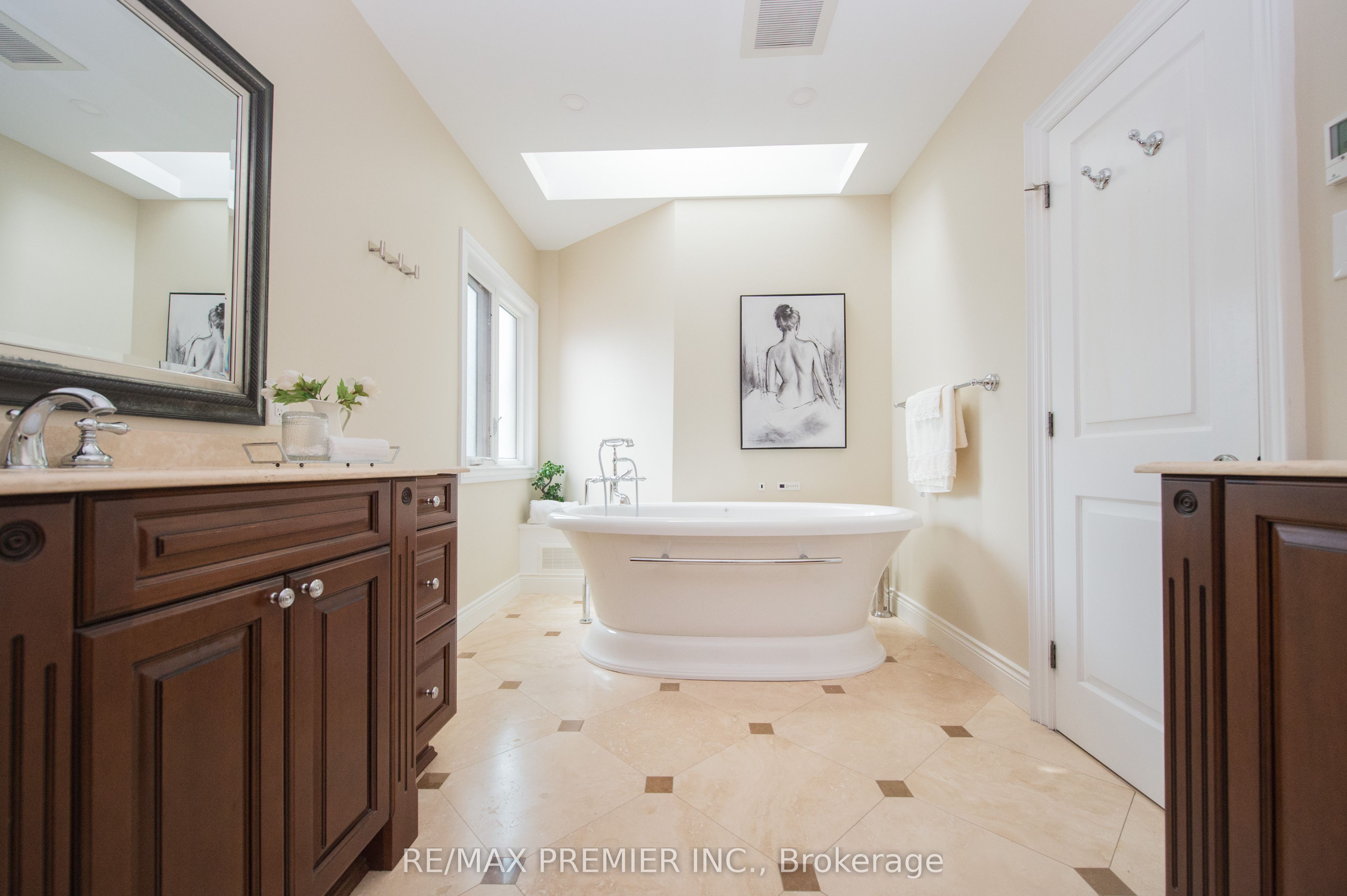 2064 Dickson Road Property Photo 36