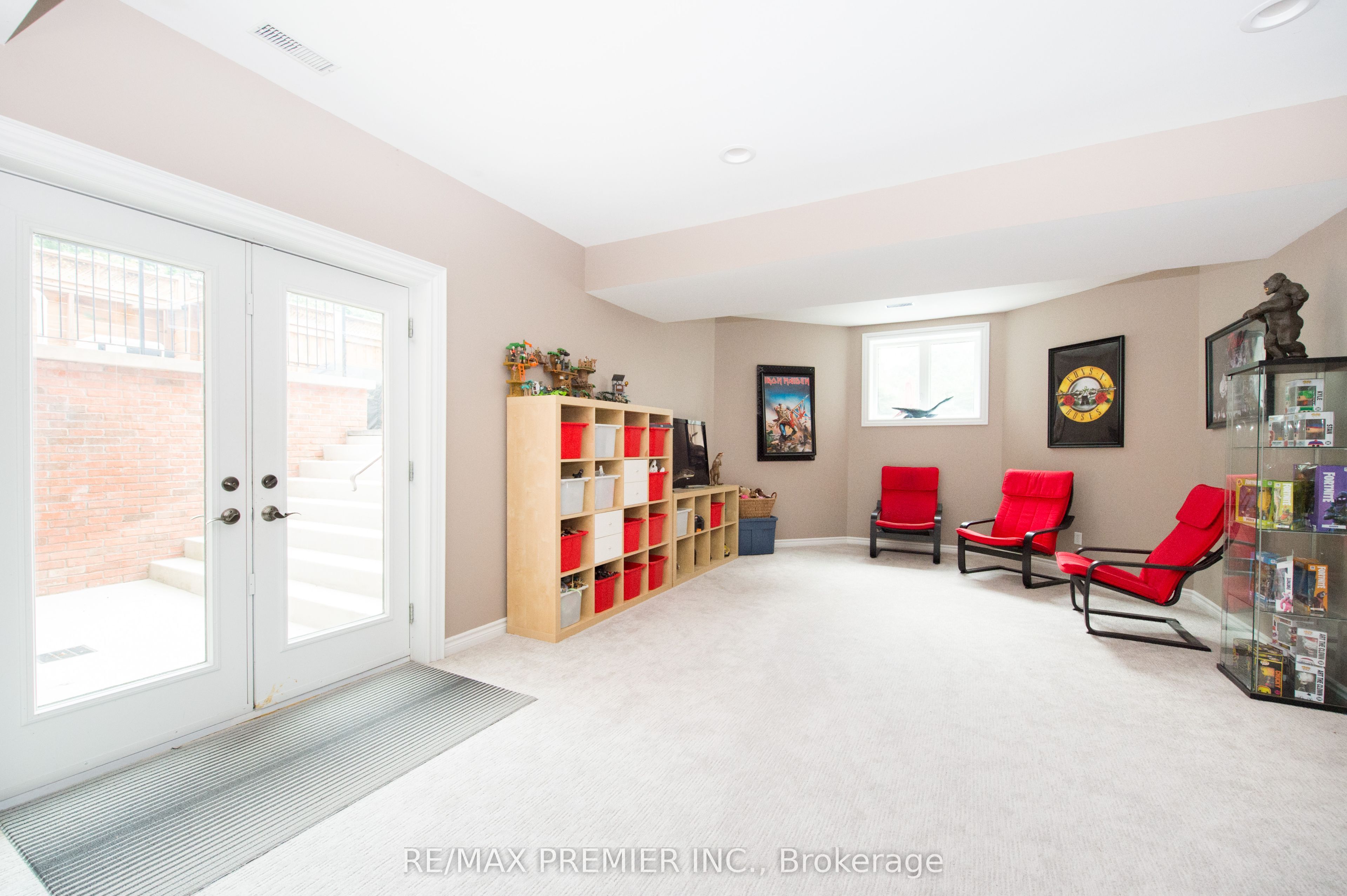 2064 Dickson Road Property Photo 43