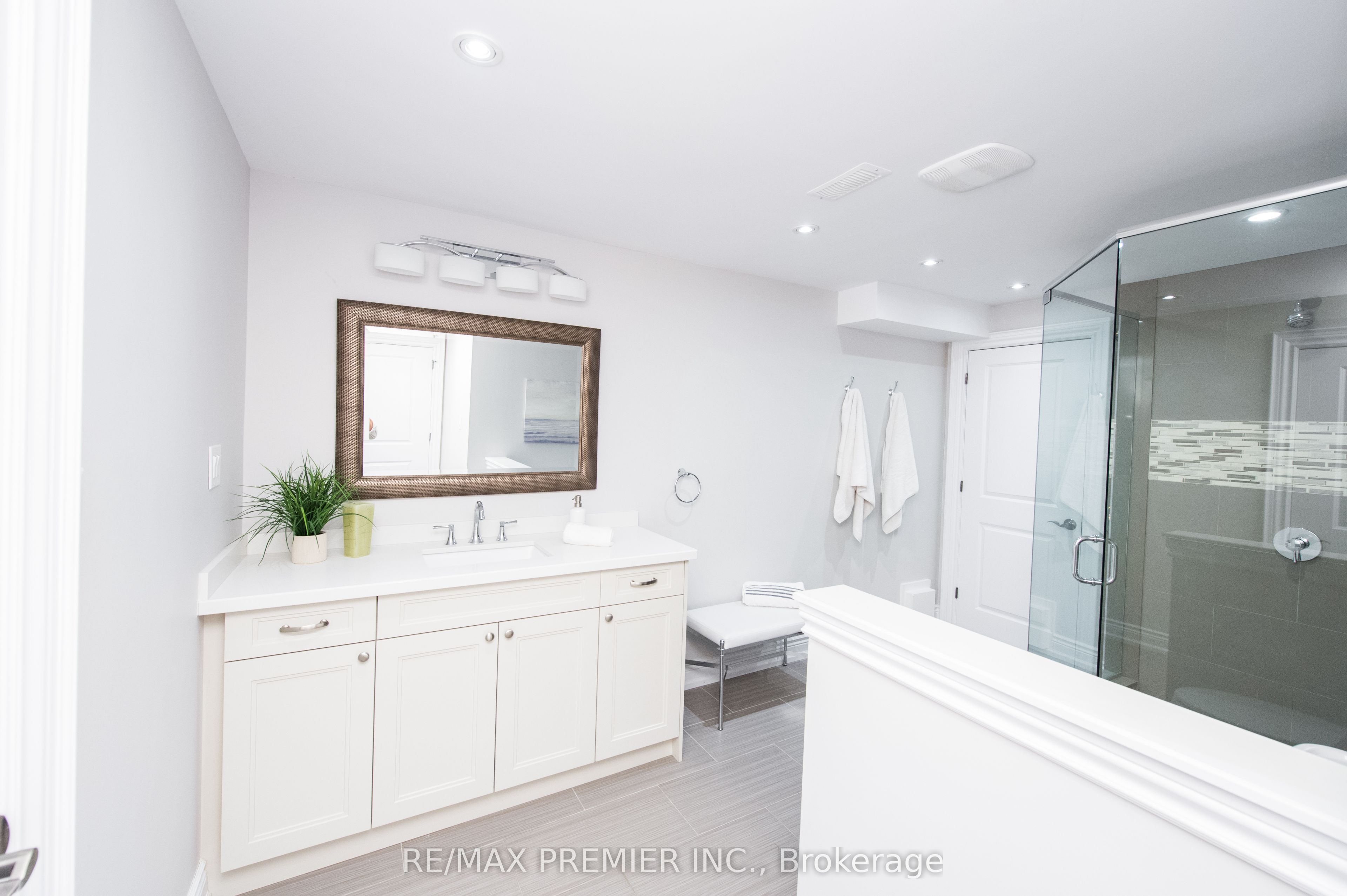 2064 Dickson Road Property Photo 47