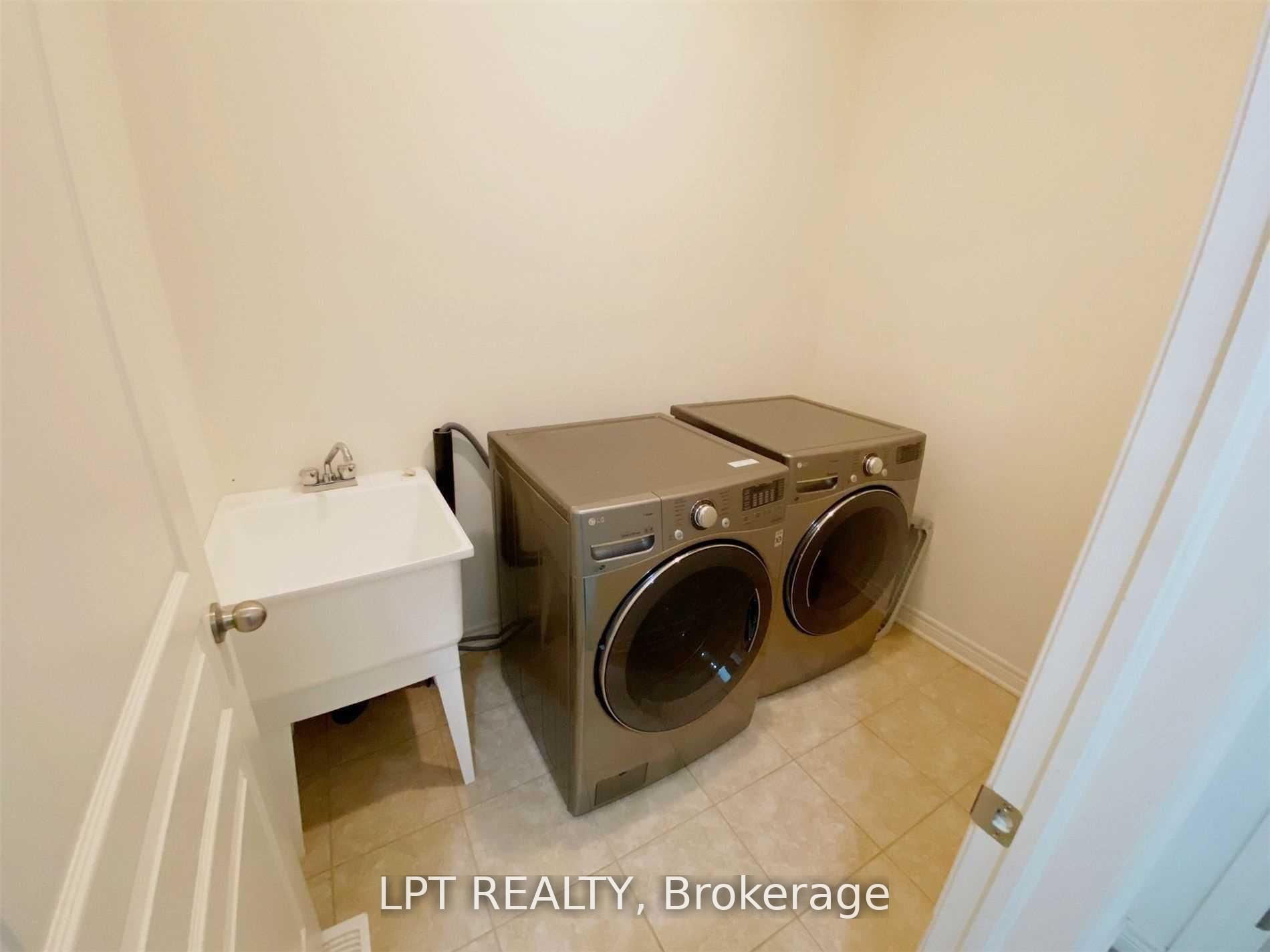 35 Humberstone Crescent Property Photo 8