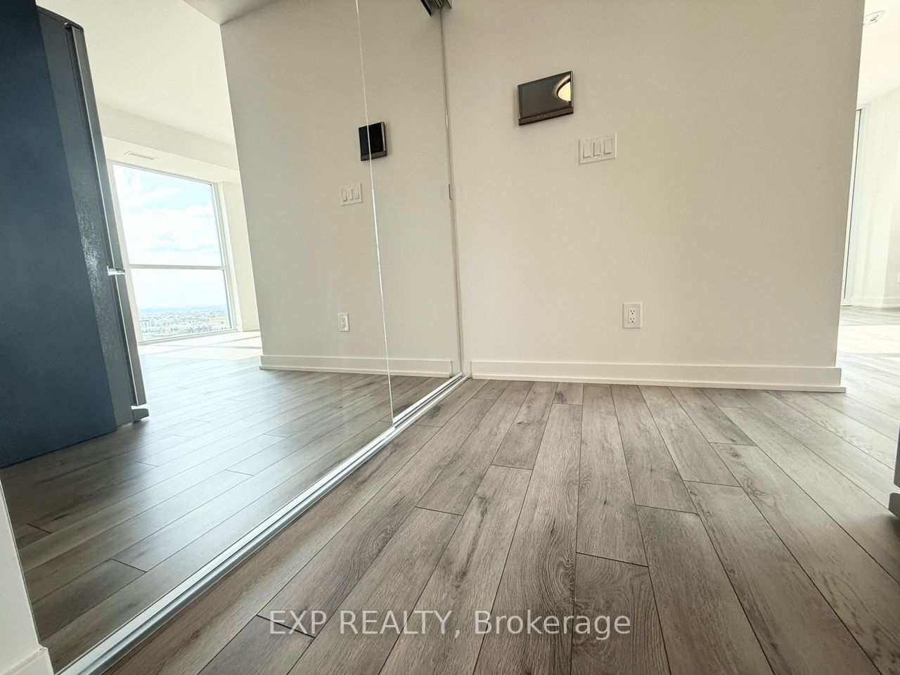 3079 Trafalgar Road 1602 Property Photo 16