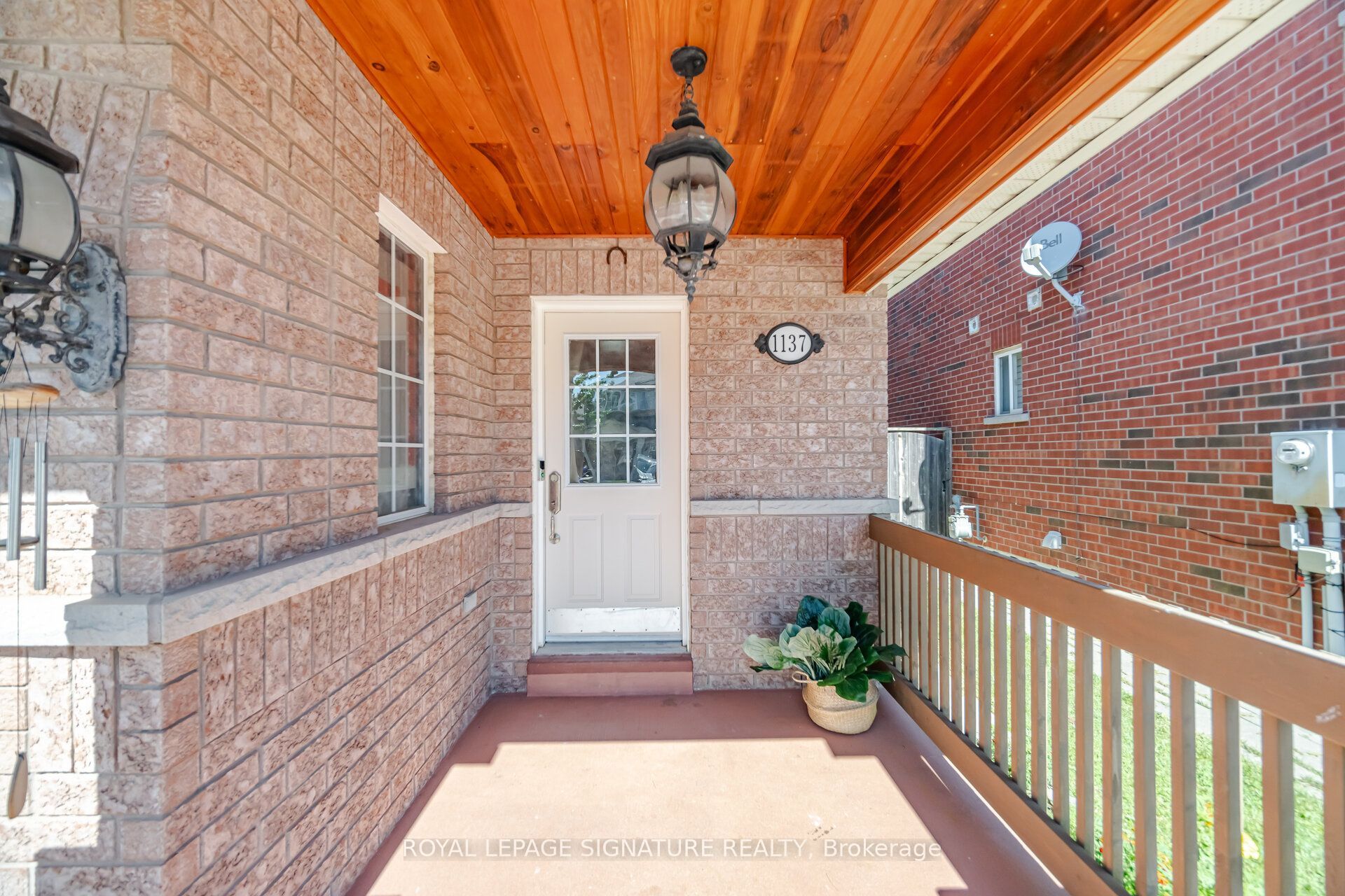 1137 Houston Drive Property Photo 3