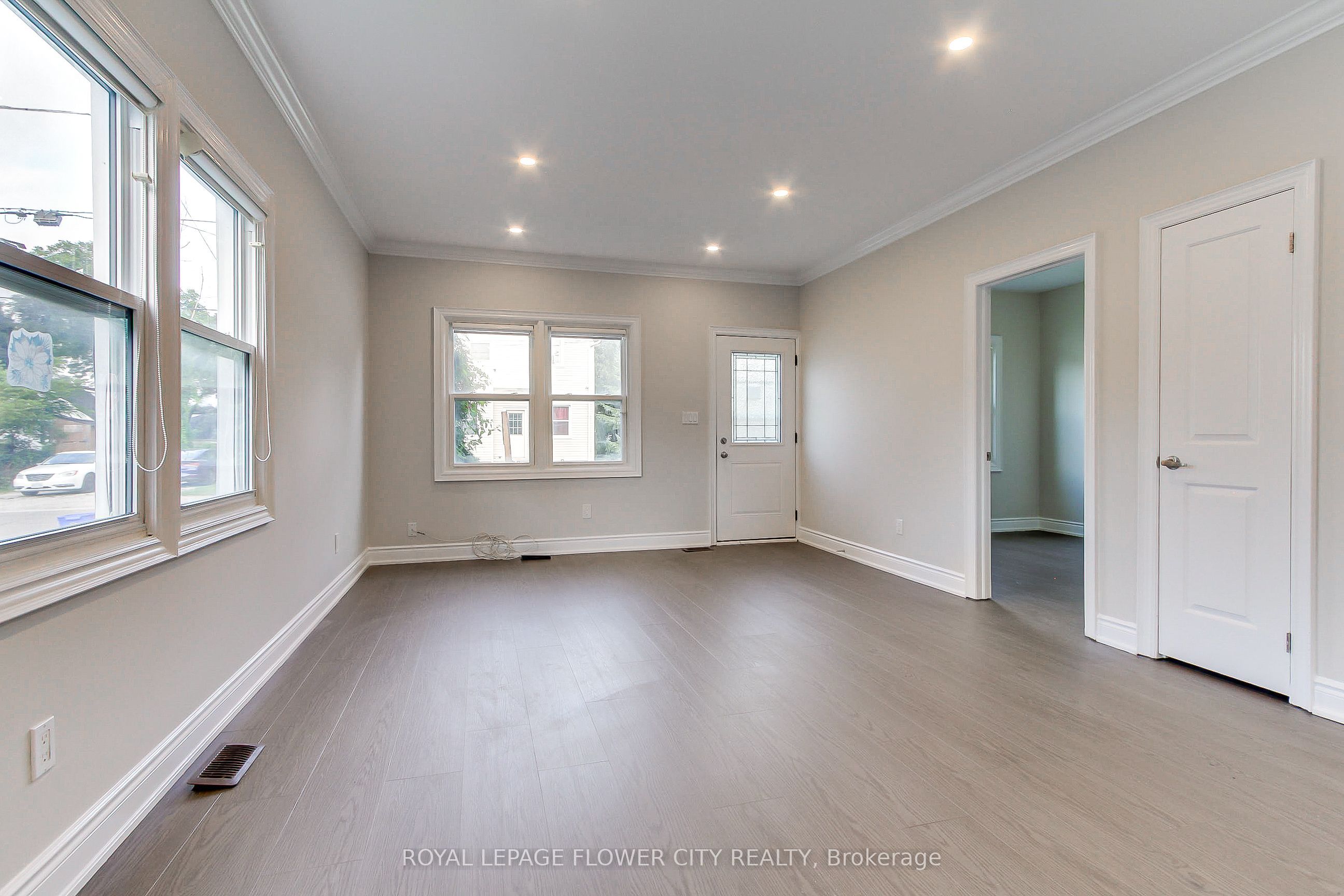 24 John Street Main Floor Property Photo 5
